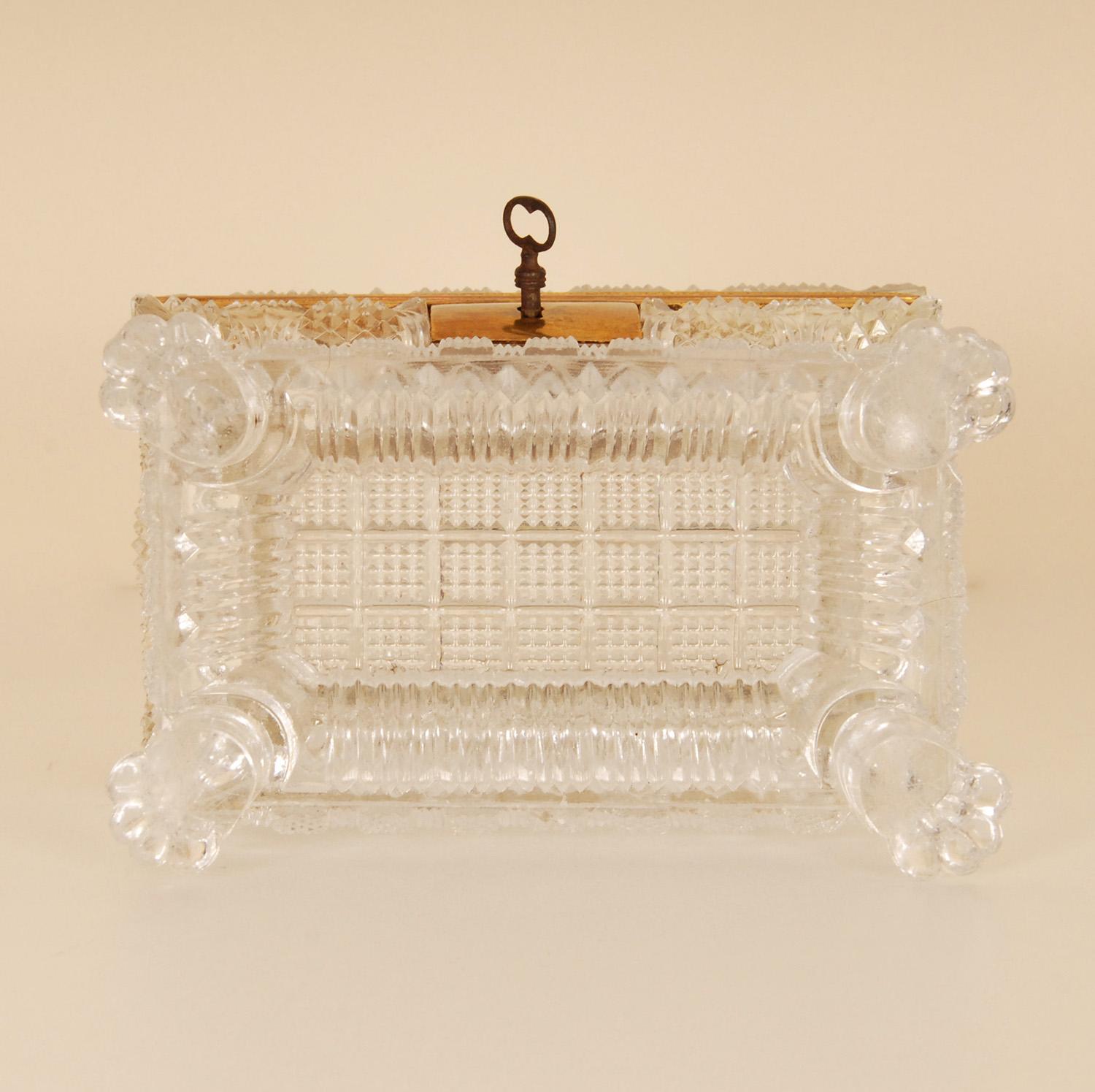 Néo-empire Boîte à bijoux française du 19ème siècle en cristal monté sur bronze, pieds en forme de griffes de style Empire en vente