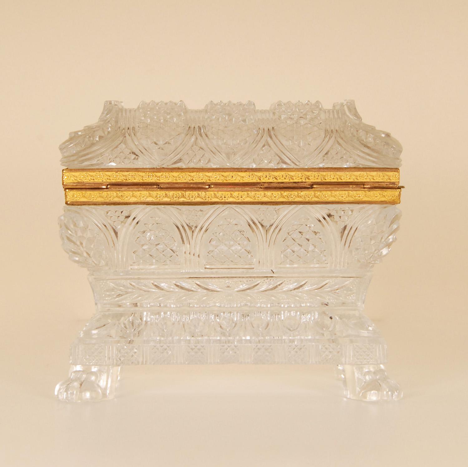 Boîte à bijoux française du 19ème siècle en cristal monté sur bronze, pieds en forme de griffes de style Empire Bon état - En vente à Wommelgem, VAN