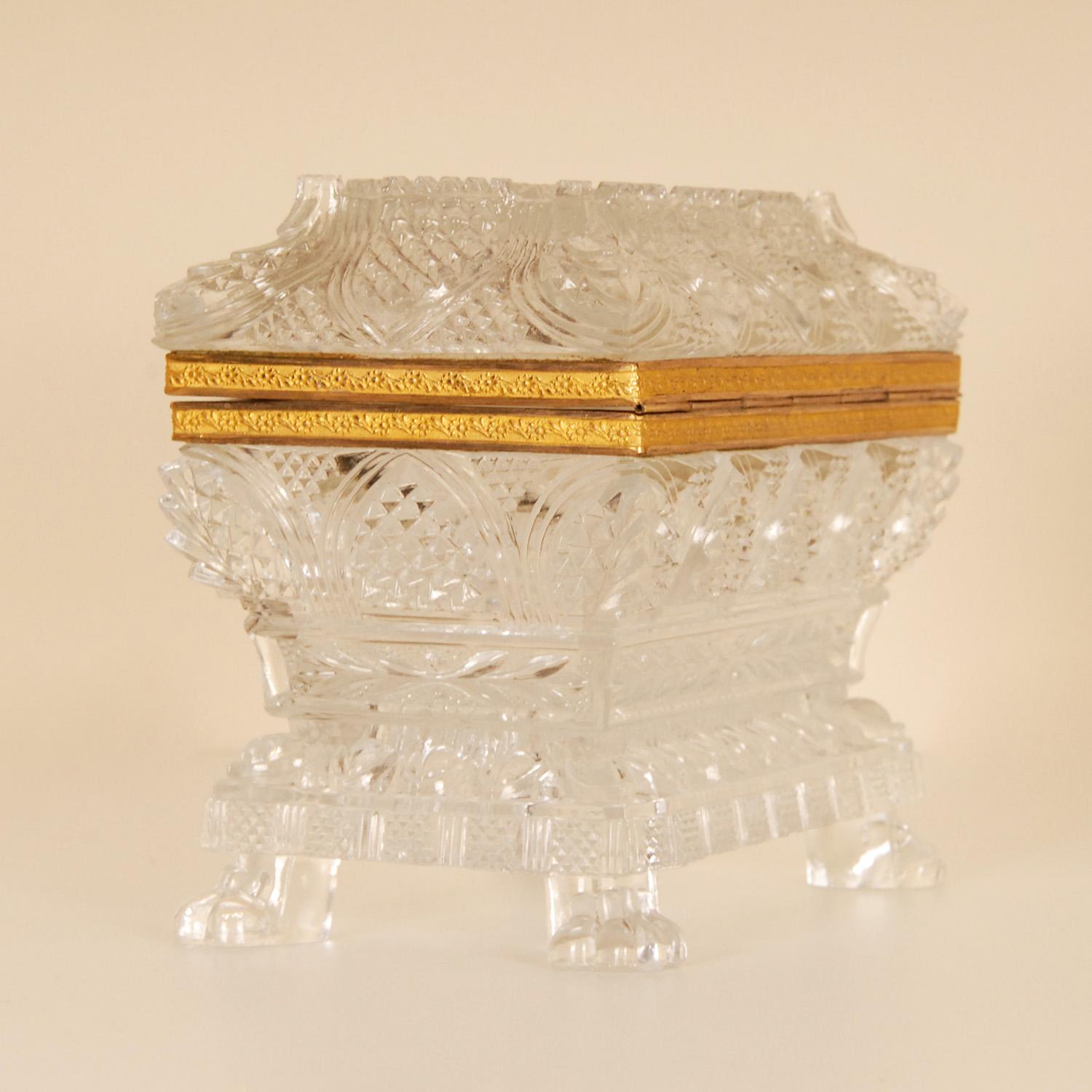 Französische Bronzemontierte Kristallschmuckkästchen mit Klauenfüßen im Empire-Stil des 19. Jahrhunderts im Angebot 2