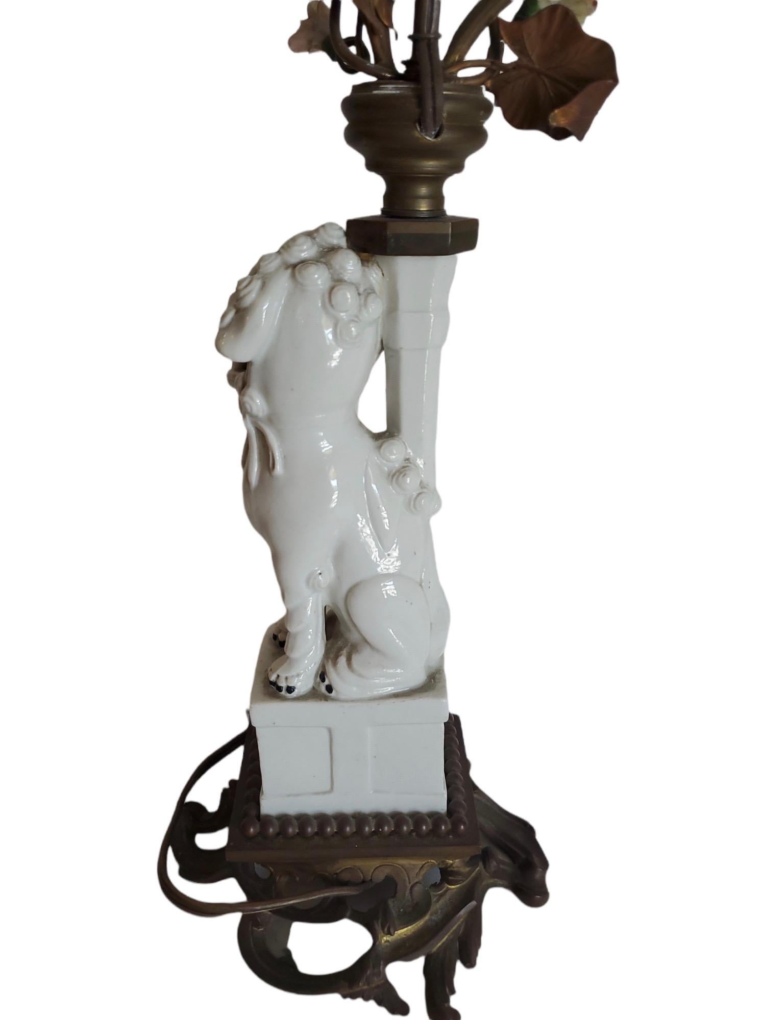 Moulage Lampe française du 19ème siècle avec chien Foo monté sur bronze en vente