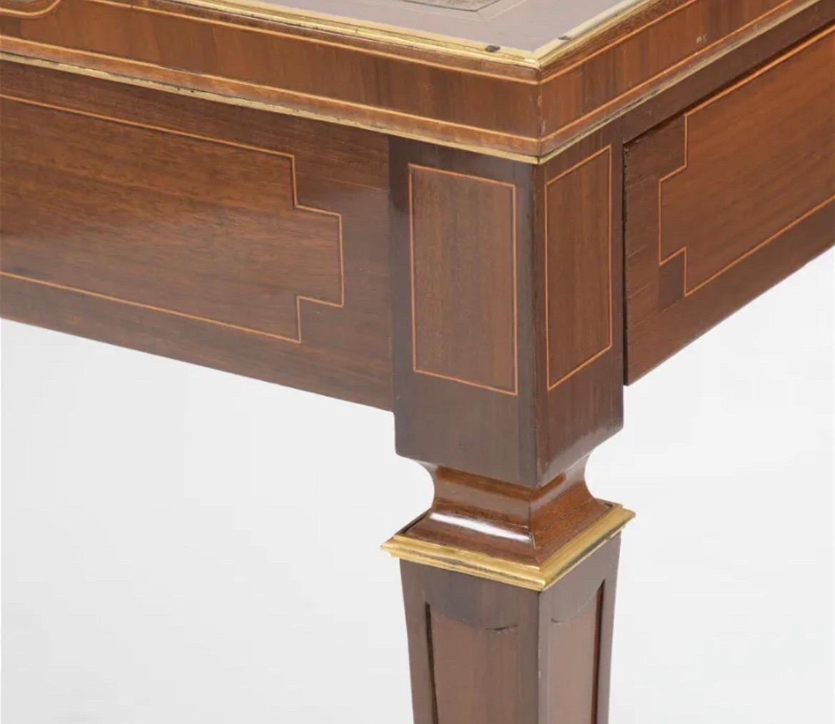 19. Jahrhundert Französisch Bronze montiert Leder oben Schreibtisch / tric trac Tisch  im Angebot 4