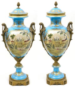 Französische bronzebeschlagene Porzellan-Urnen des 19. Jahrhunderts, Rotkehlchen-Ei-Blau