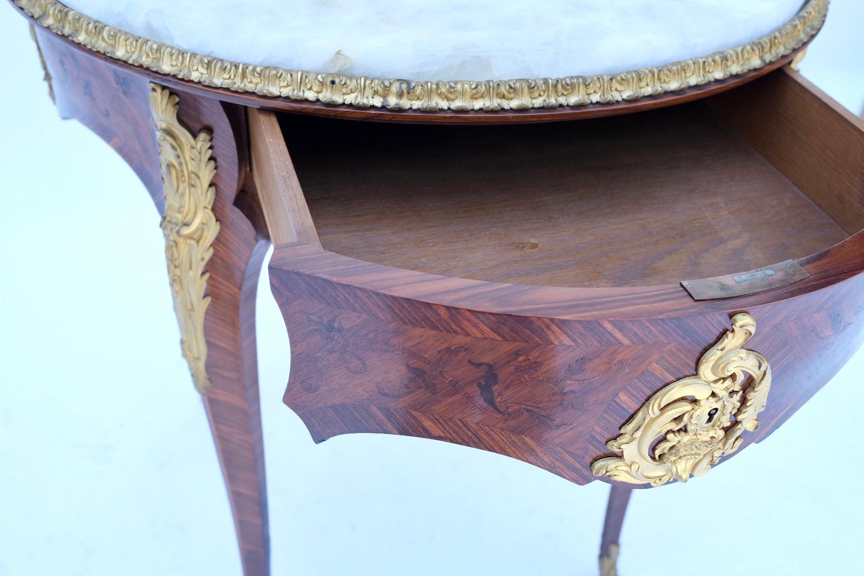 XIXe siècle Table française du 19ème siècle montée sur bronze avec tiroir en vente