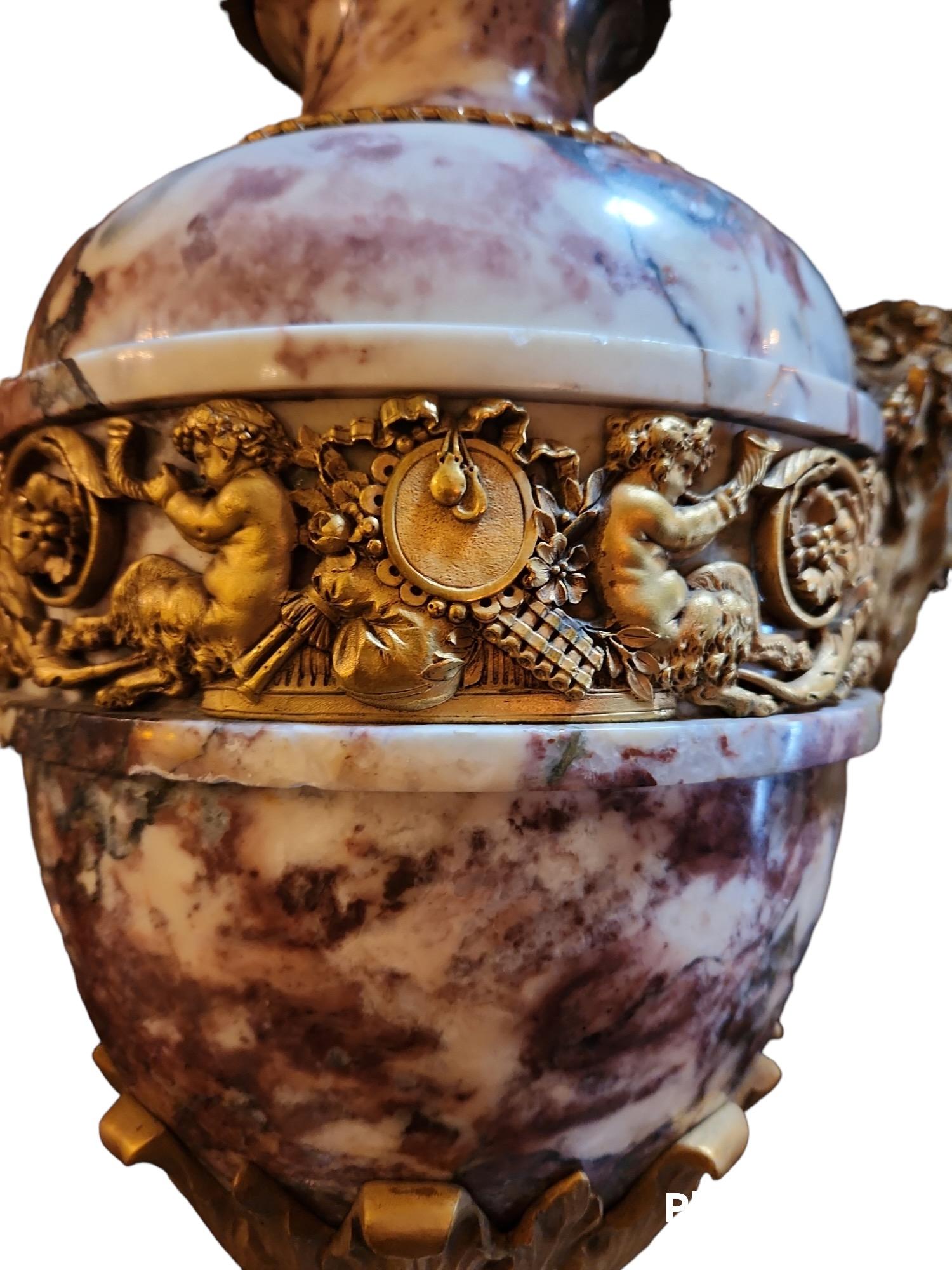 Französische Bronze-Urnen aus dem 19. (19. Jahrhundert) im Angebot