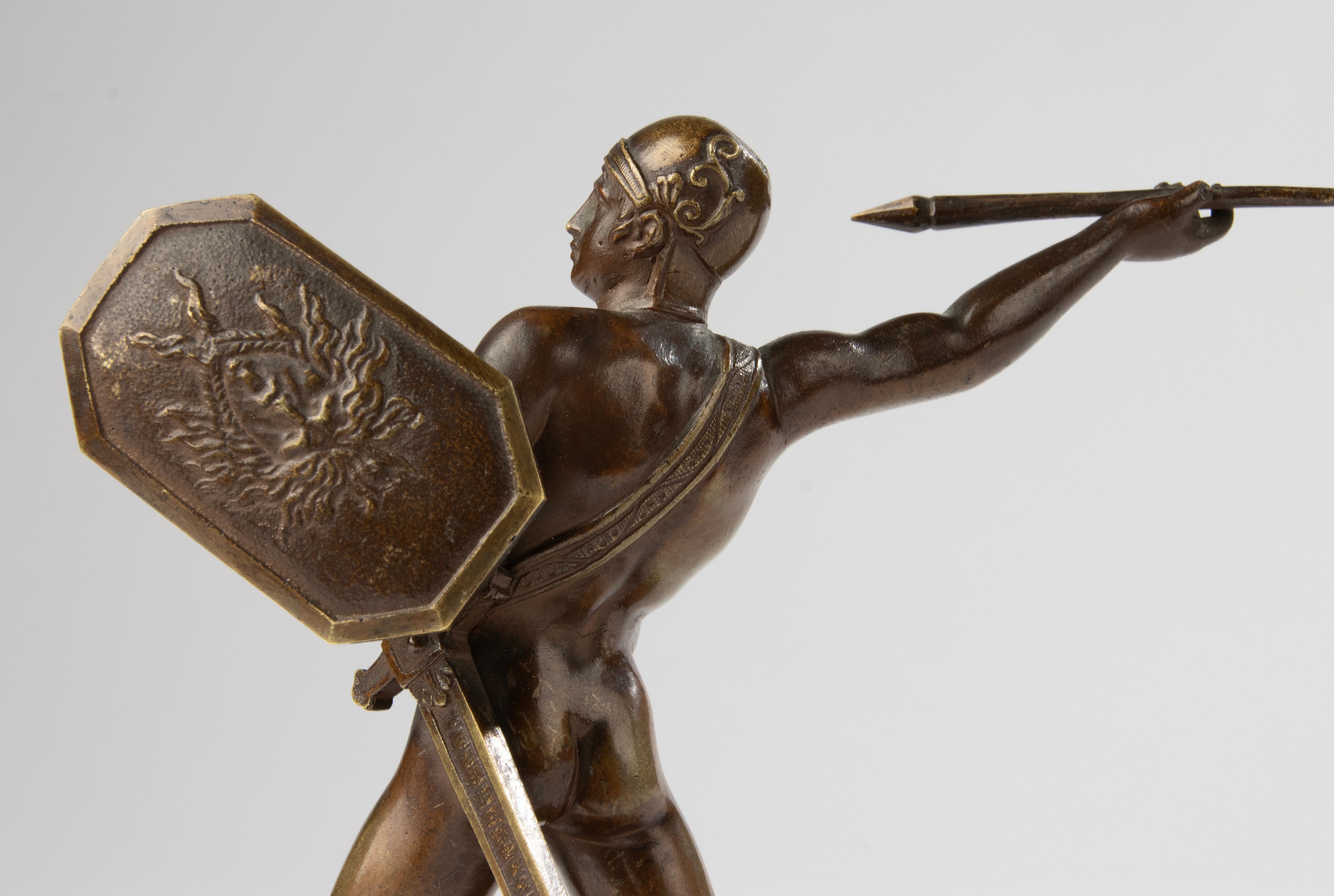 Bronze français du XIXe siècle représentant un guerrier grec classique - Base en marbre en vente 3