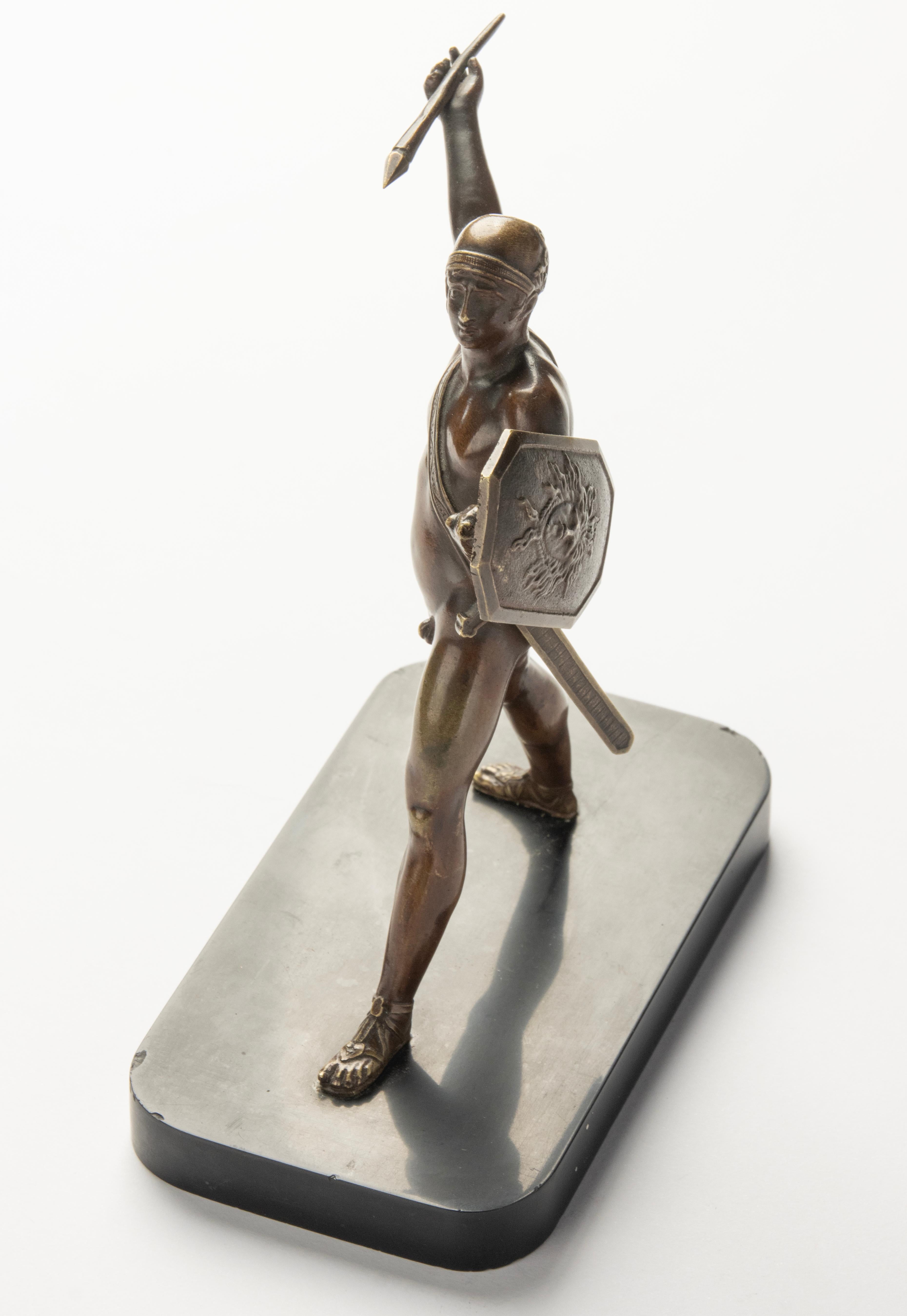 Bronze français du XIXe siècle représentant un guerrier grec classique - Base en marbre en vente 9
