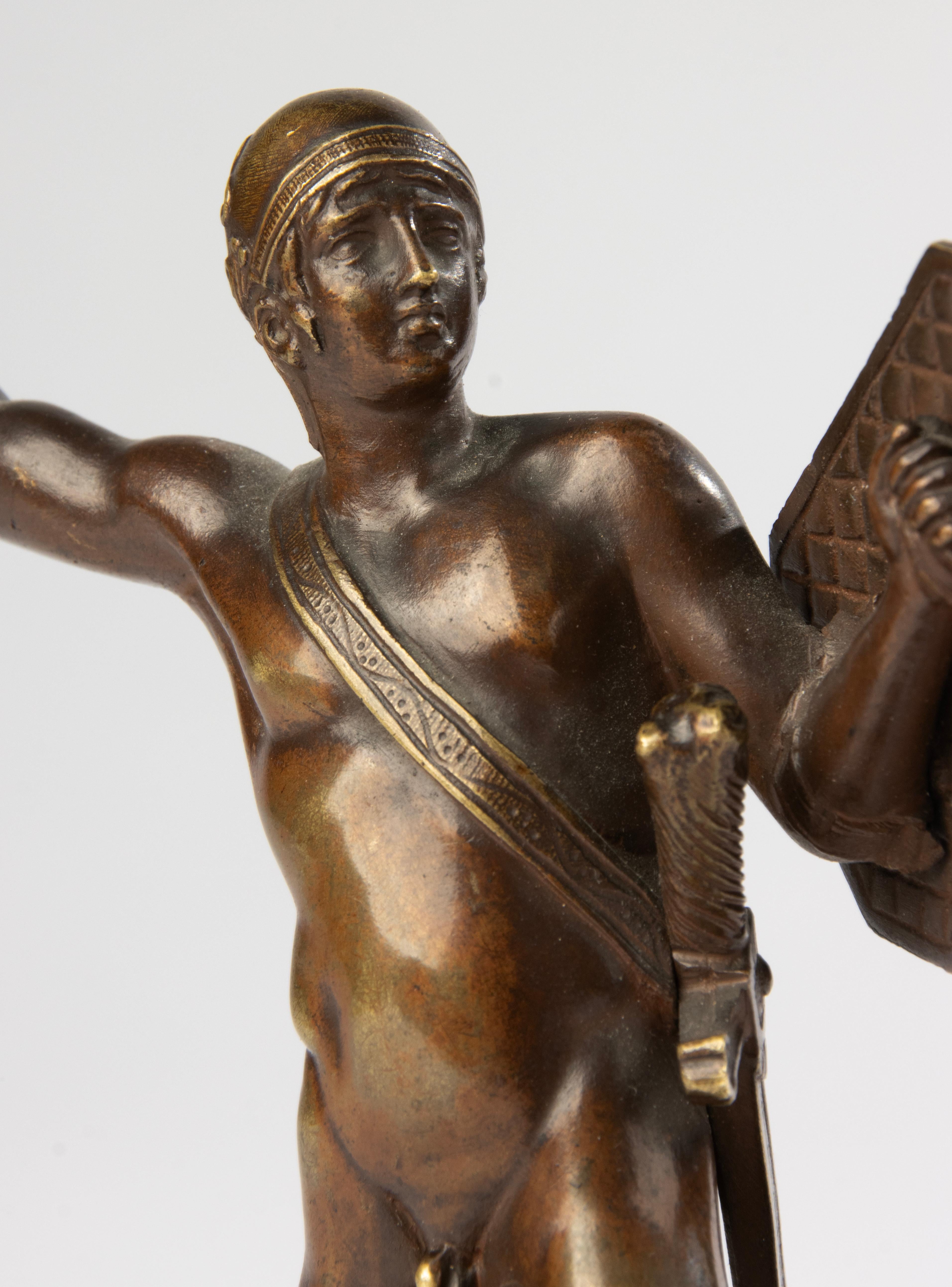 Français Bronze français du XIXe siècle représentant un guerrier grec classique - Base en marbre en vente