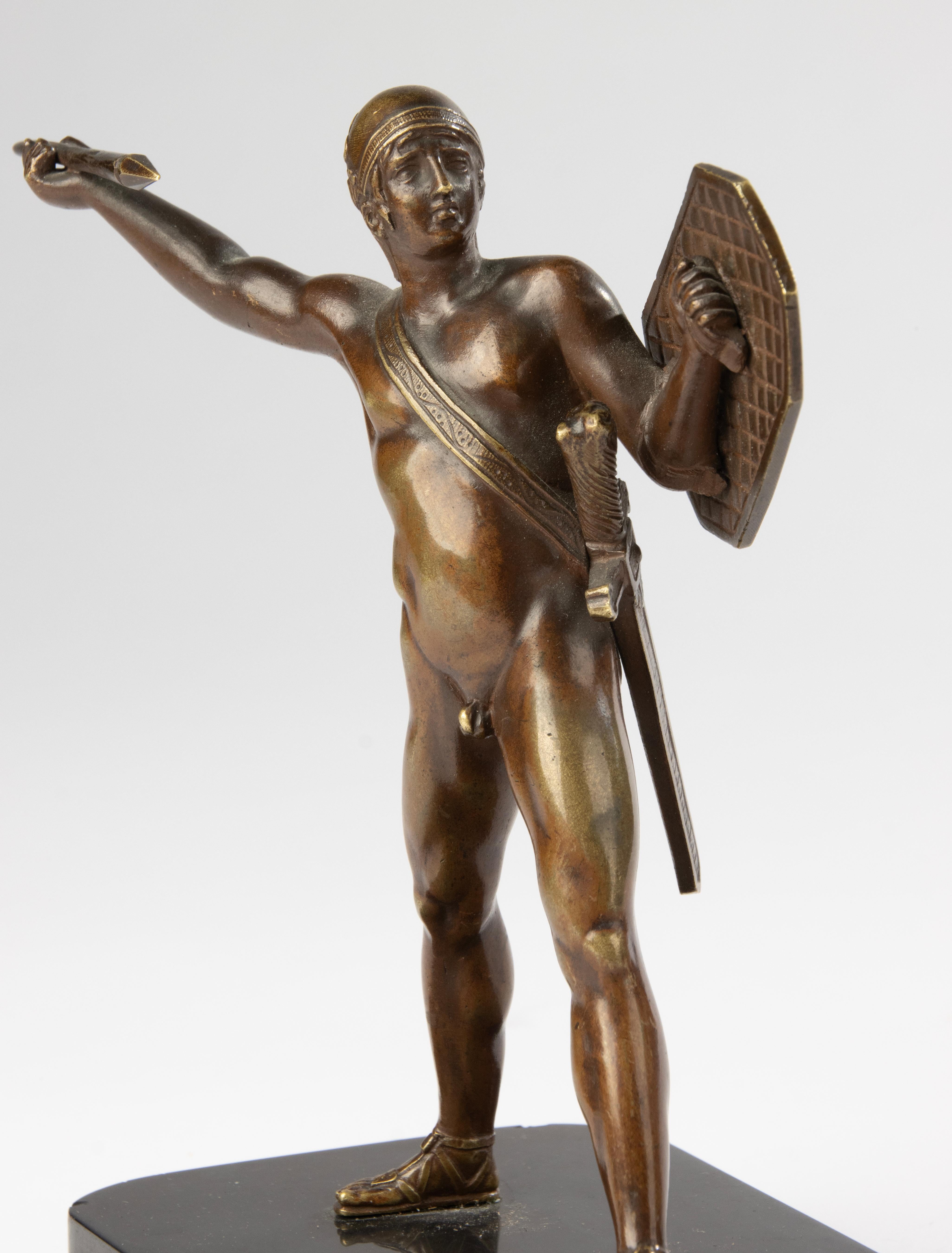 Bronze français du XIXe siècle représentant un guerrier grec classique - Base en marbre Bon état - En vente à Casteren, Noord-Brabant