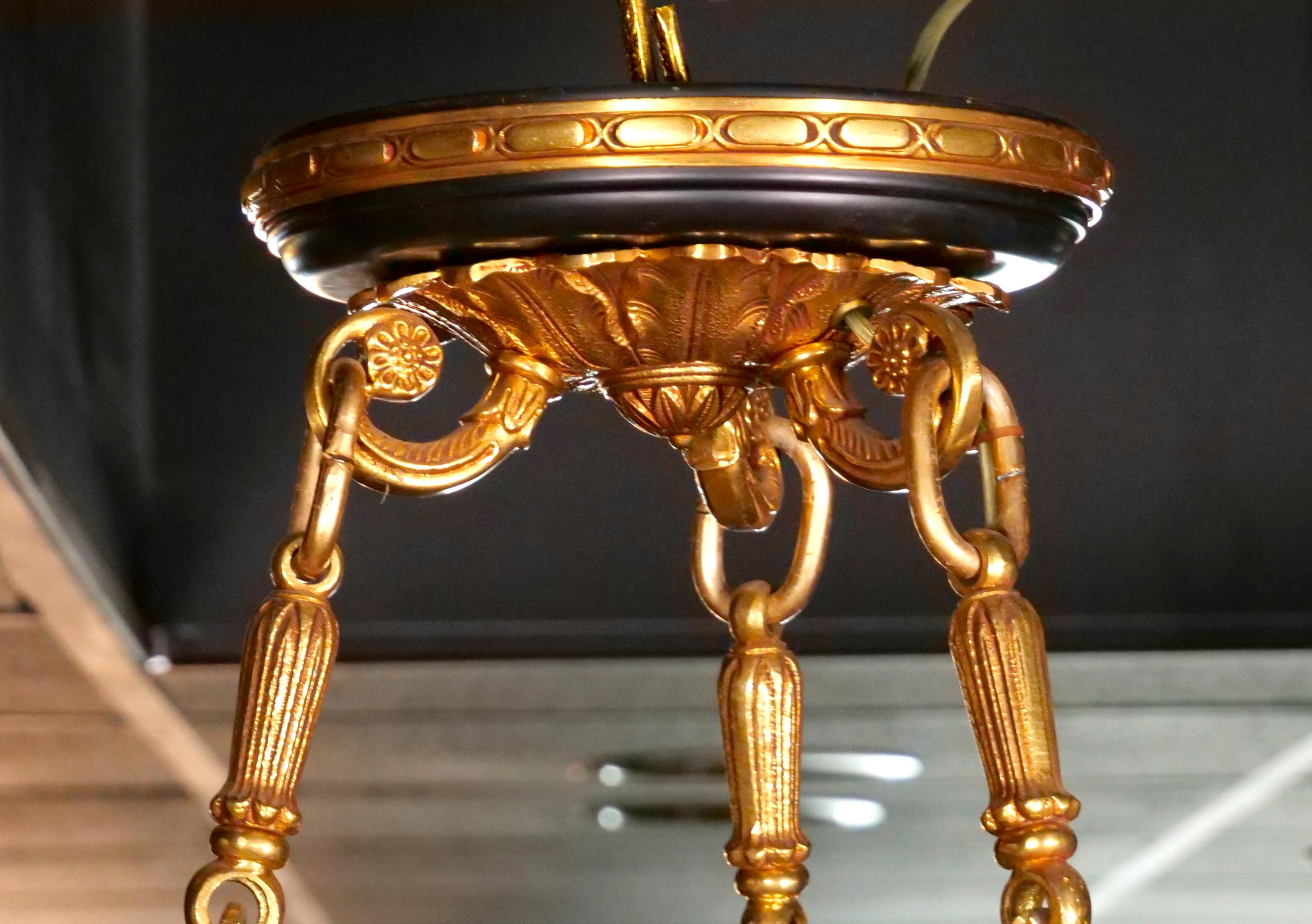 Französischer Bronze-Kronleuchter im Empire-Stil des 19. Jahrhunderts, Goldbronze-Montiert / patiniert im Angebot 4