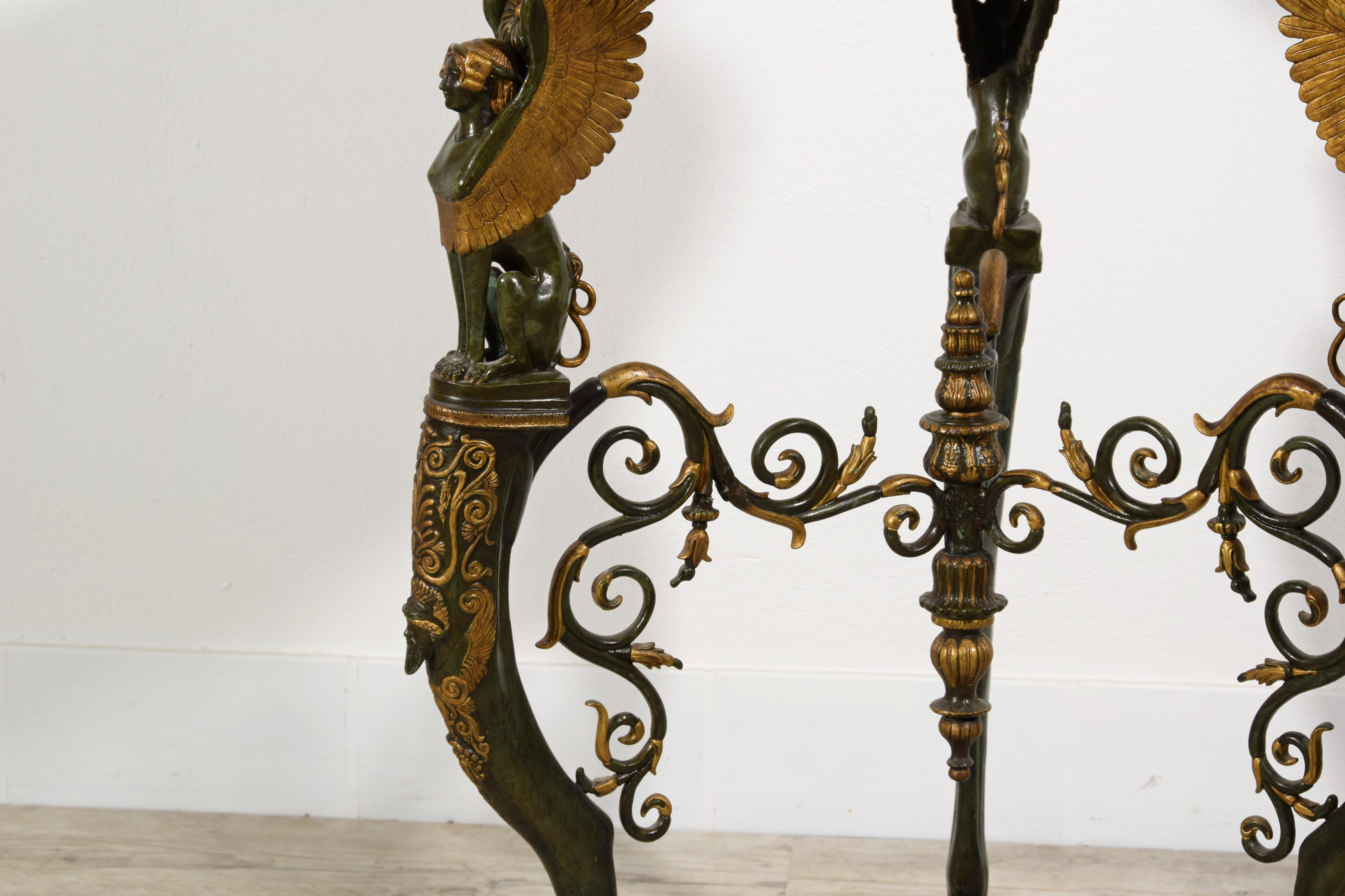Jardinière ou guéridon en bronze français du 19ème siècle en vente 7