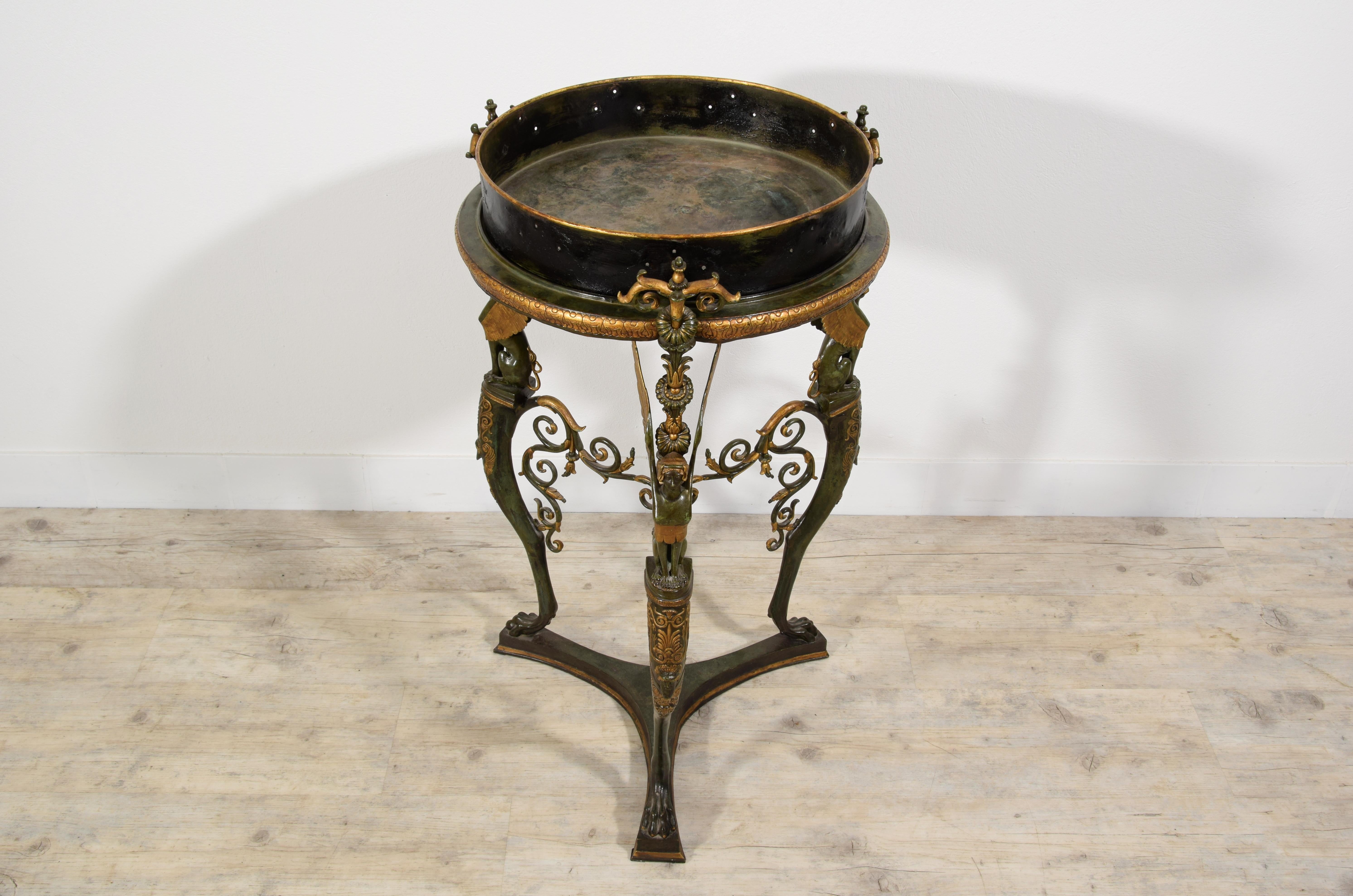 20e siècle, Jardinière ou Gueridon en bronze italien en vente 12