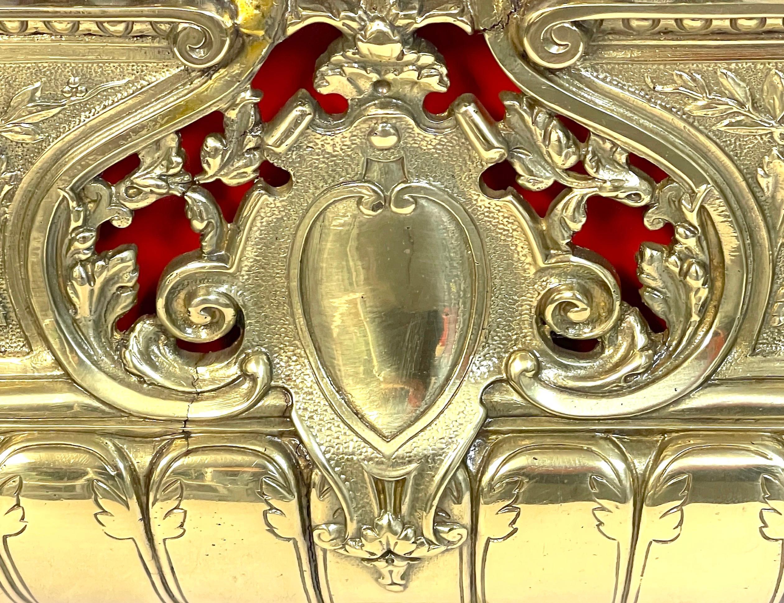 19. Jahrhundert Französisch Bronze & Rot Emaille Figural Putti Motiv Jardinière/Planter (Belle Époque) im Angebot