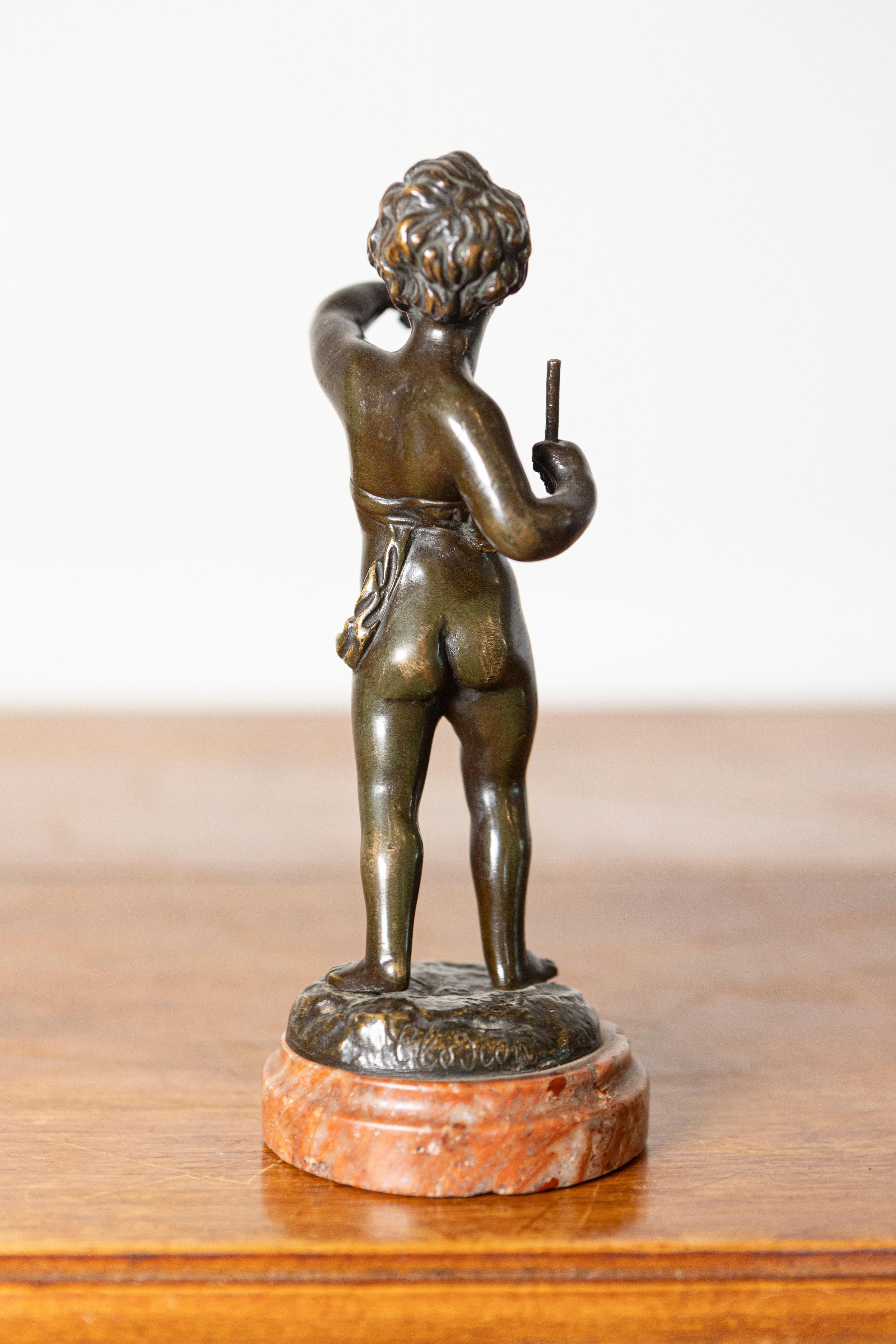 Bronzo Scultura in bronzo francese del XIX secolo raffigurante un cherubino di Clodion in vendita