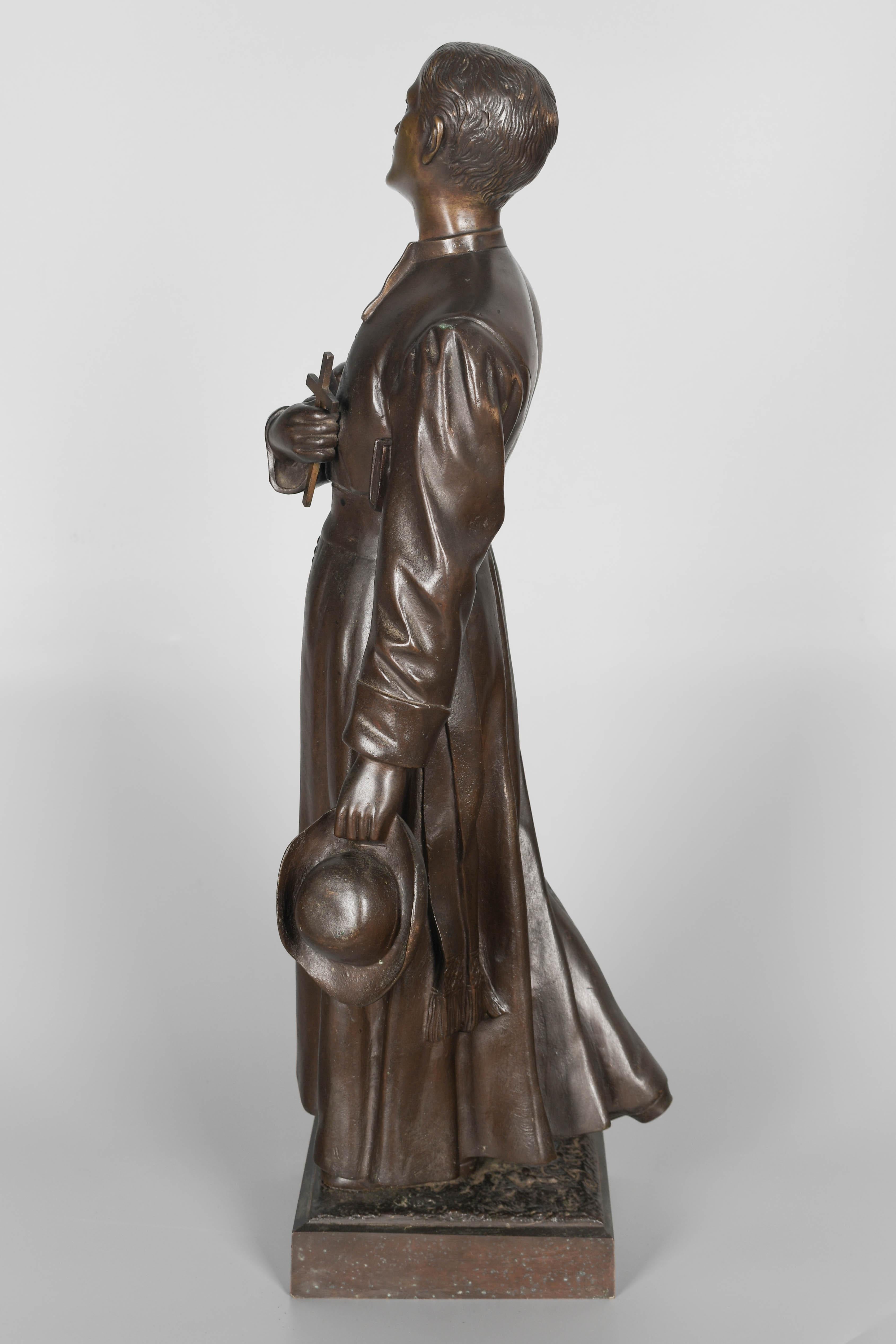 XIXe siècle Sculpture française d'un prêtre du 19ème siècle en vente