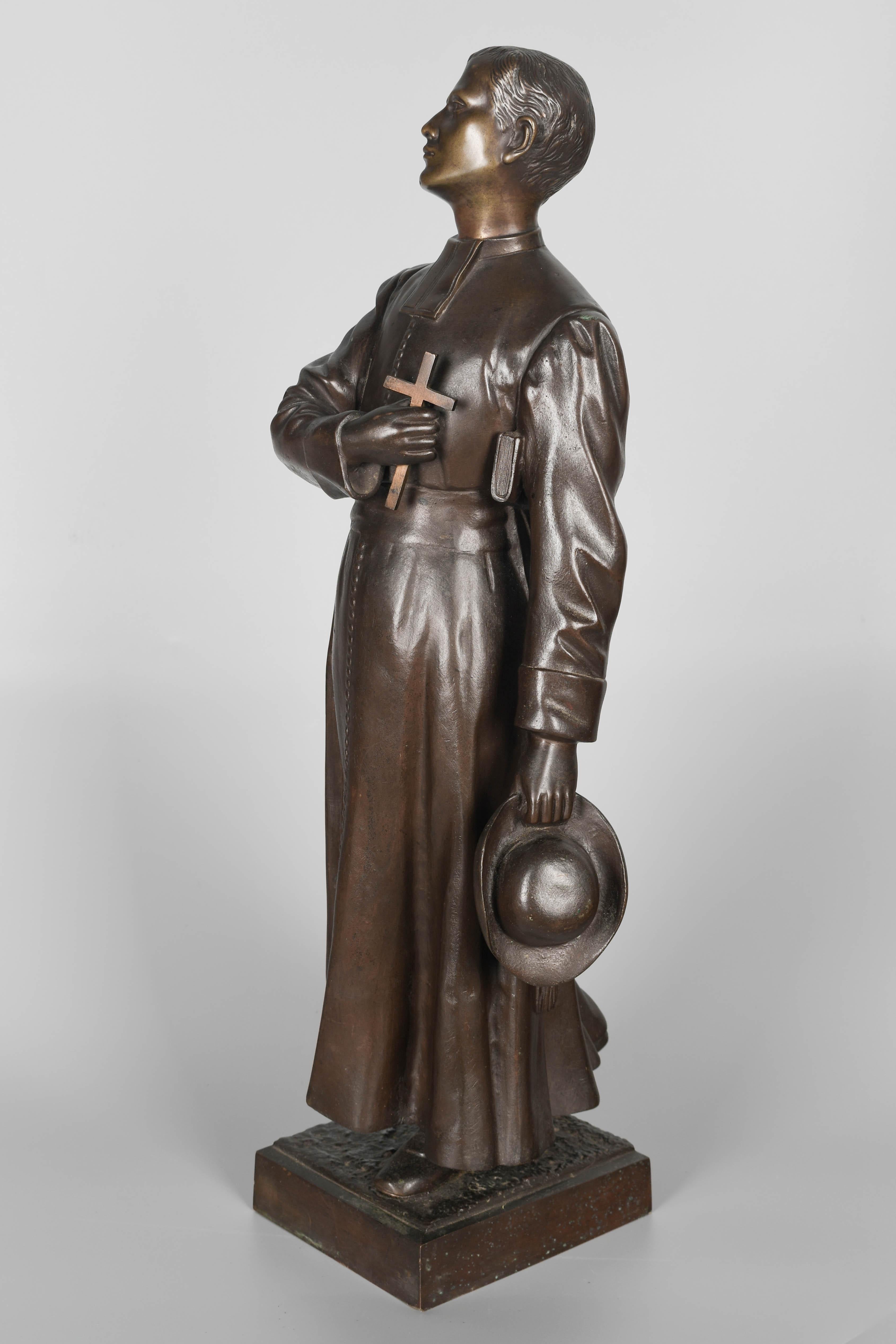 Bronze Sculpture française d'un prêtre du 19ème siècle en vente
