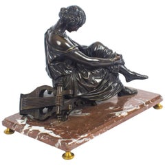 sculpture française du XIXe siècle en bronze représentant la poétesse Sappho assise par J. Pradier
