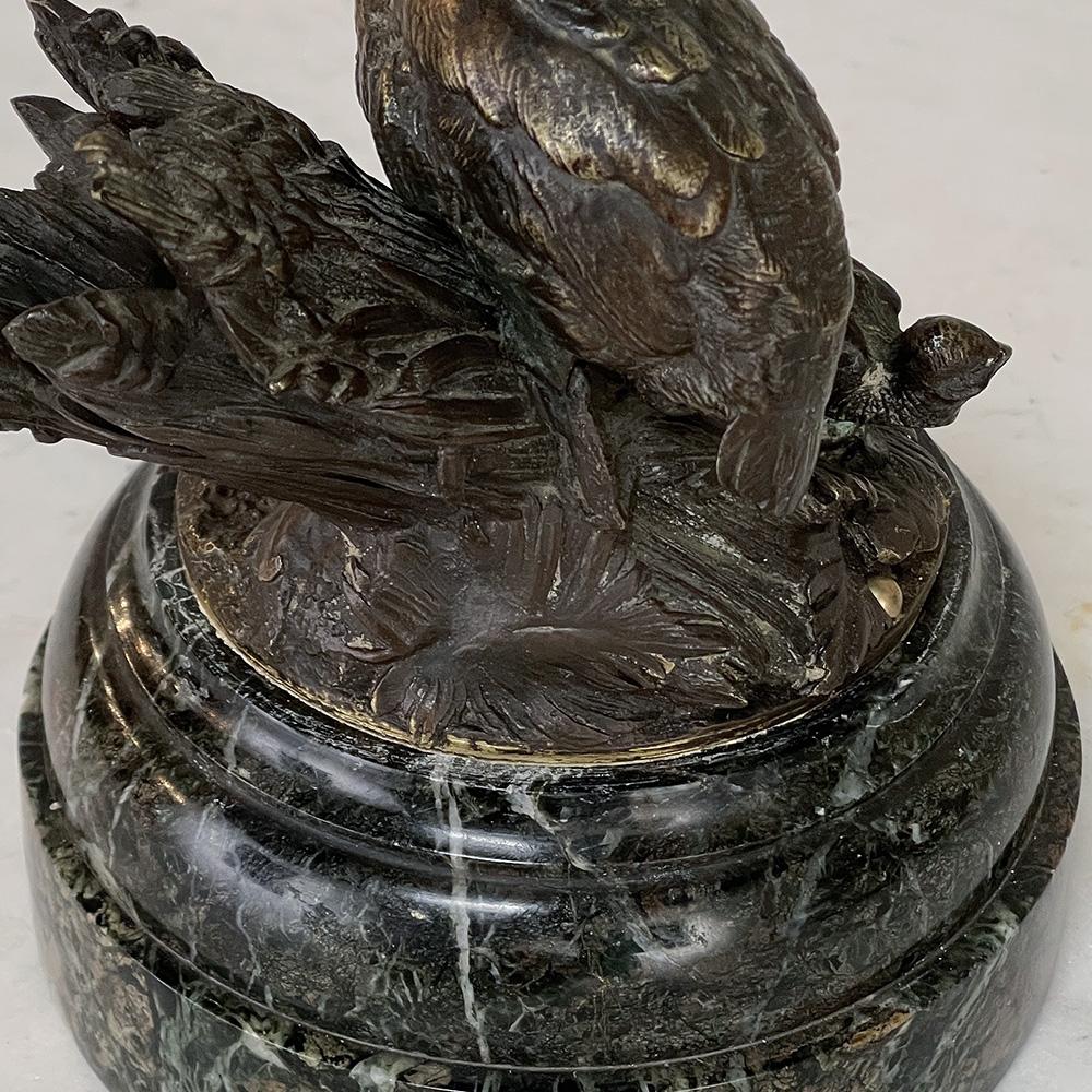 Sculpture française du 19ème siècle en bronze d'une caille gigogne sur socle en marbre en vente 5
