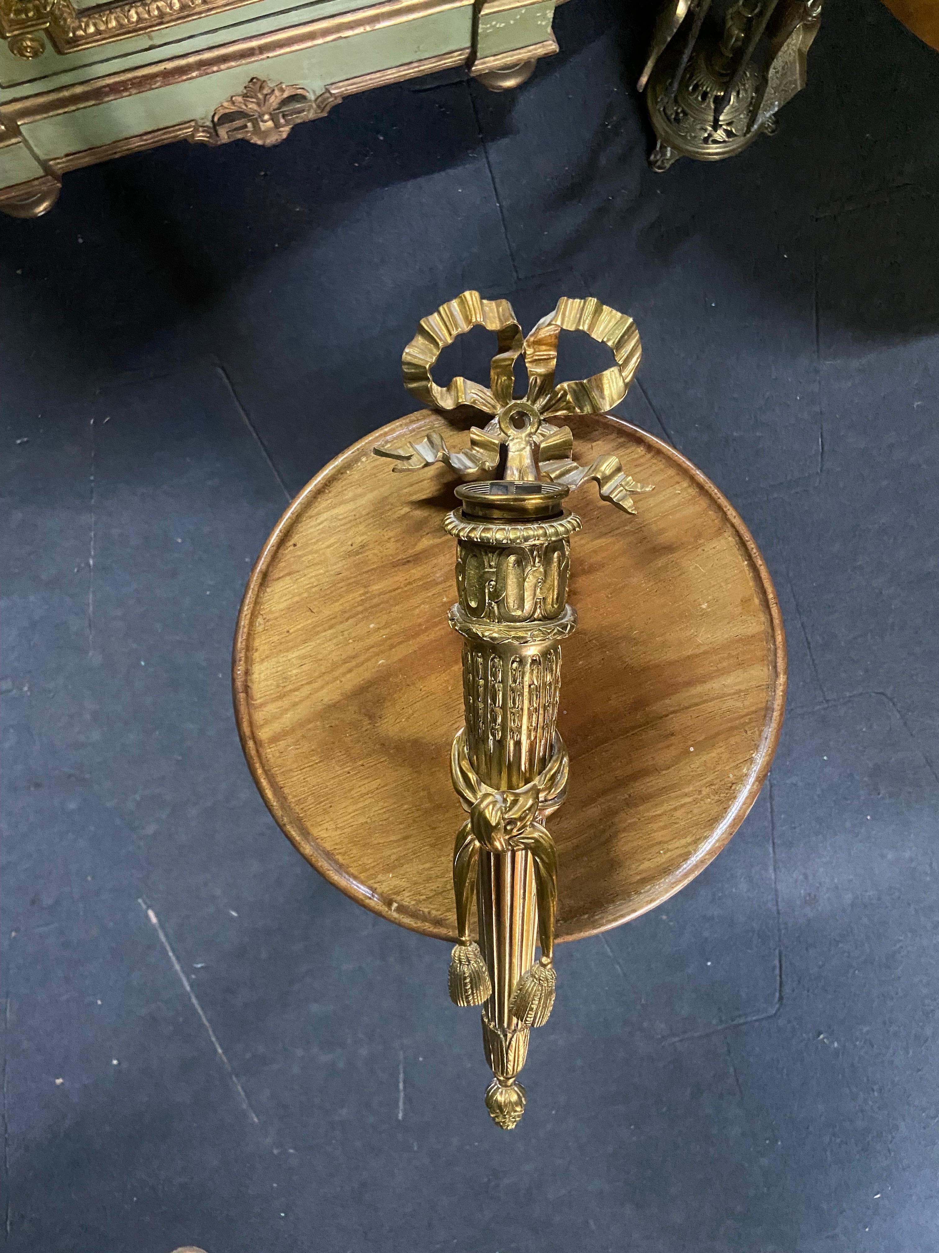 19th Century French Bronze Single Sconce Decorated in Louis XVI Style For Sale 1