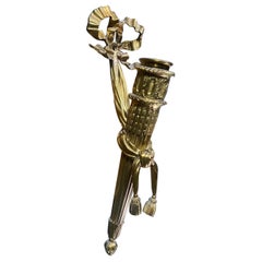 Applique simple en bronze de style Louis XVI du 19ème siècle décorée