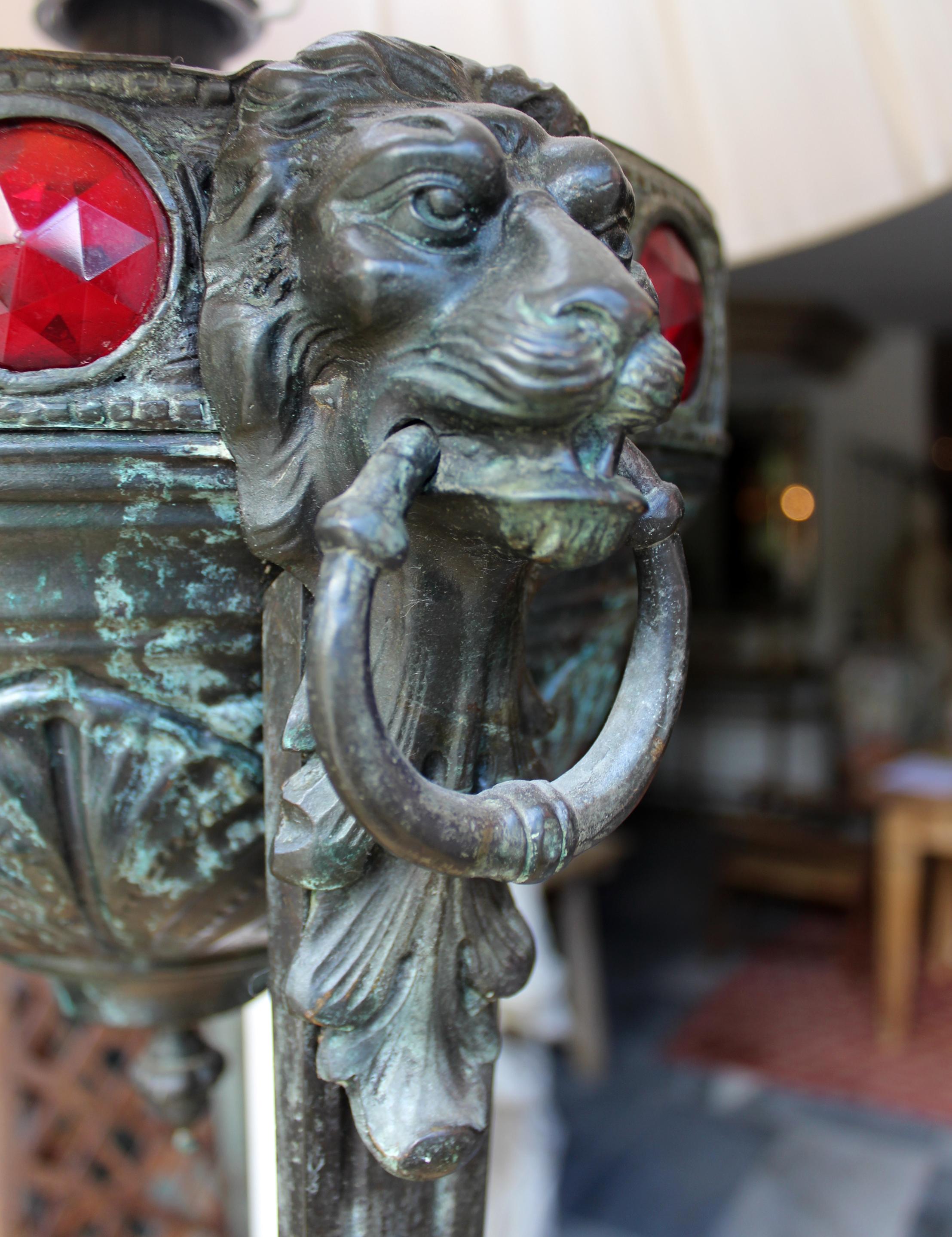 19th Century French Bronze Standing Lamp Decorated with Lions In Good Condition For Sale In Marbella, ES