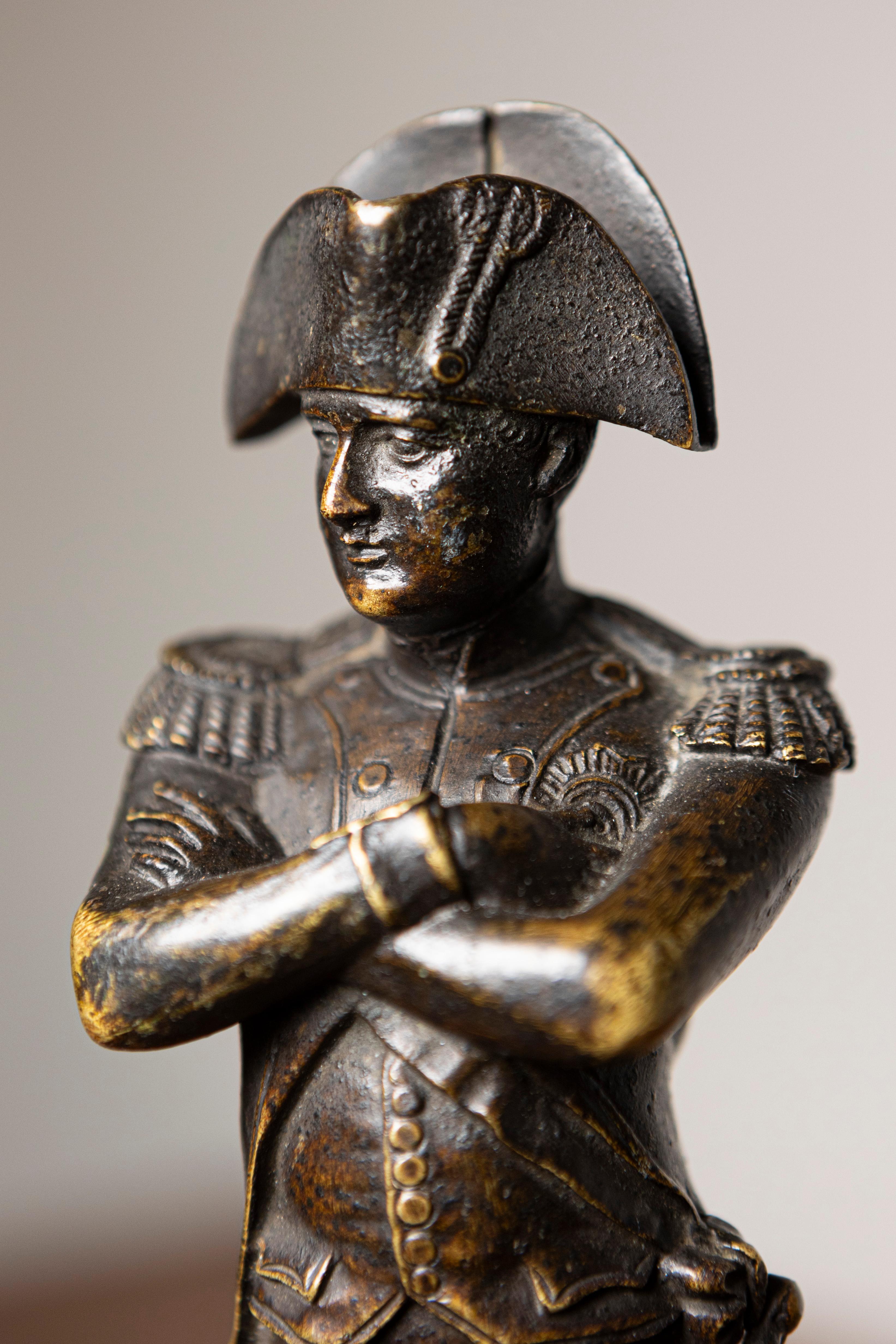 Statuetta in bronzo francese di Napoleone Bonaparte del XIX secolo in vendita 2