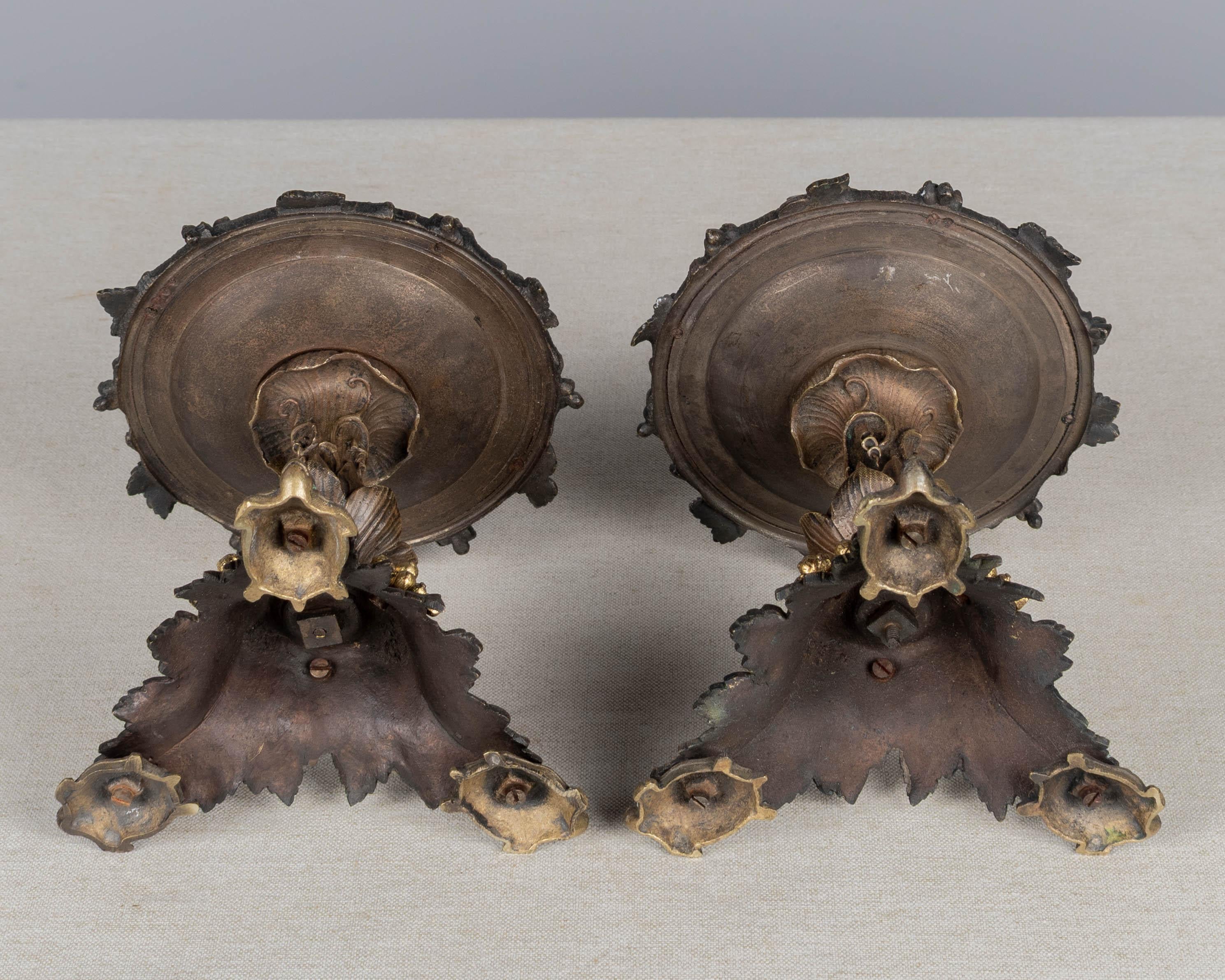 Paire de Tazza en bronze français du 19e siècle en vente 5