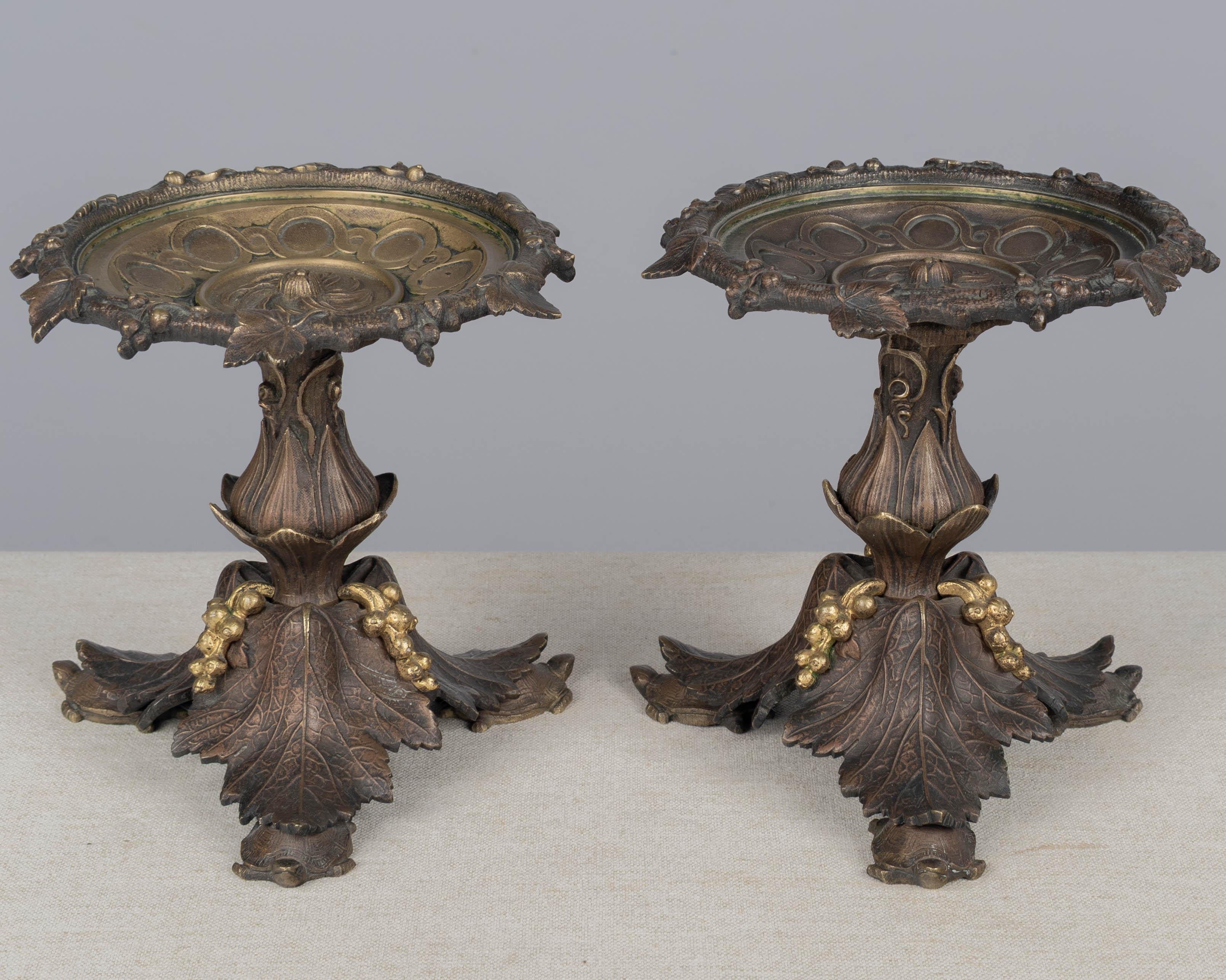 XIXe siècle Paire de Tazza en bronze français du 19e siècle en vente