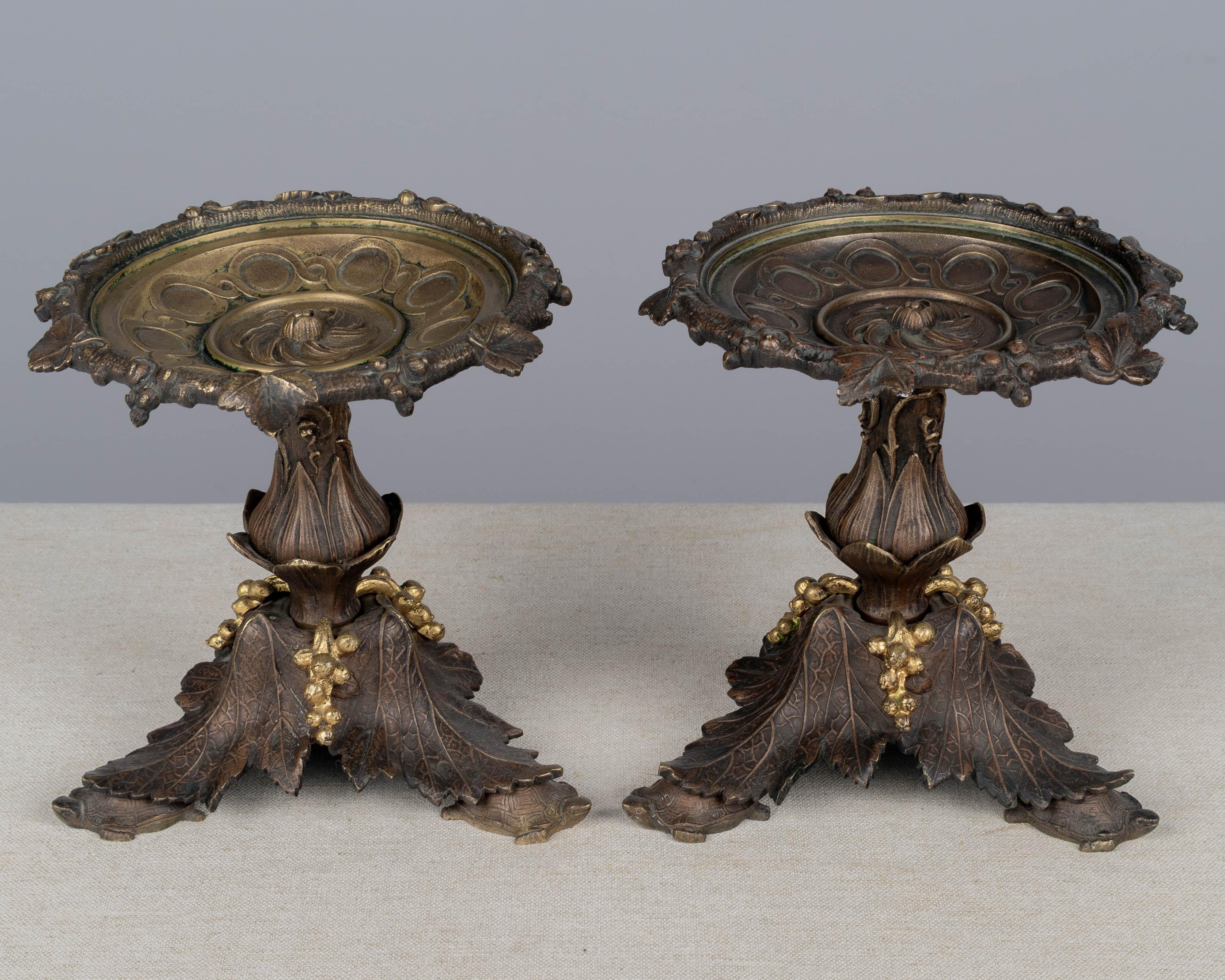 Paire de Tazza en bronze français du 19e siècle en vente 1