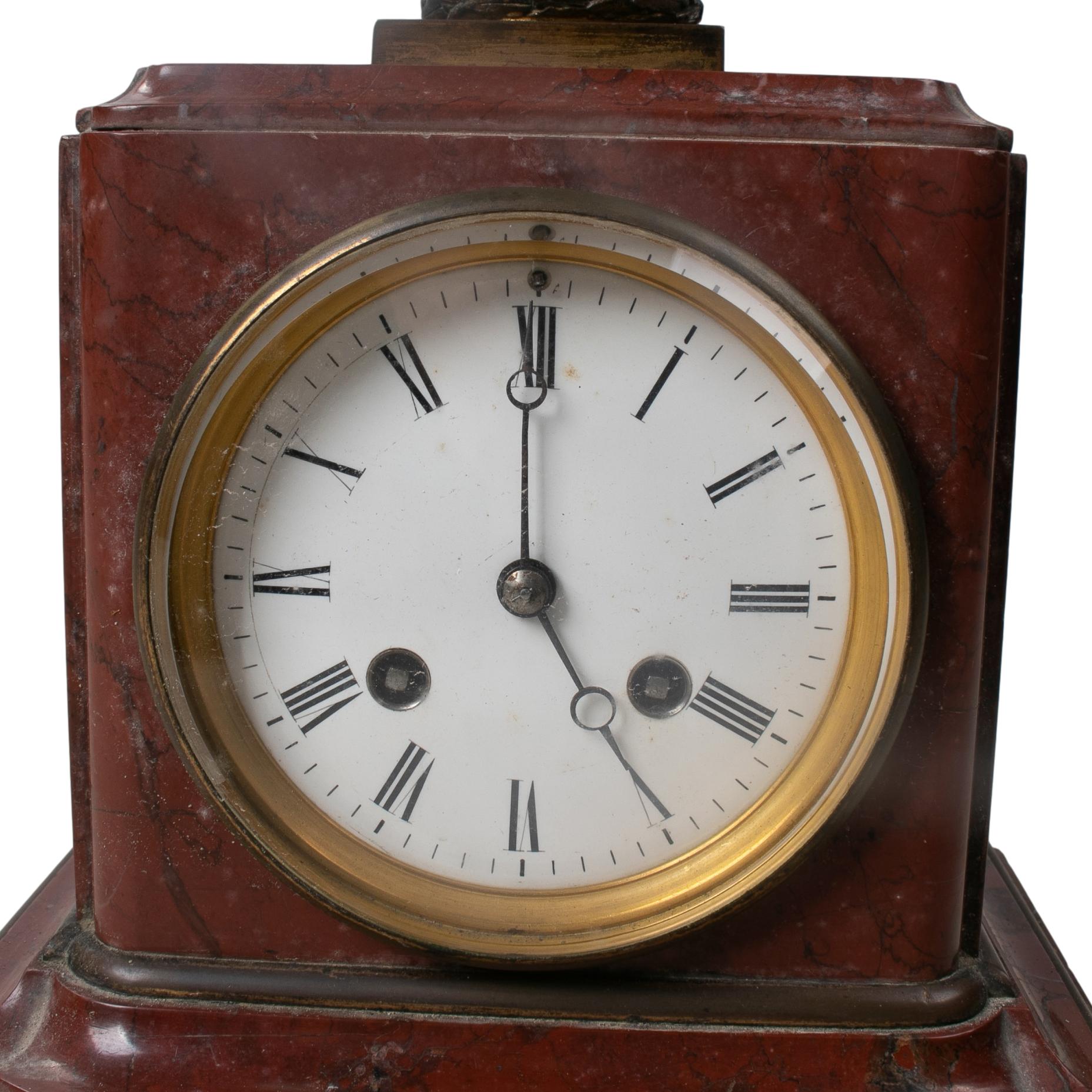 Horloge de table française du 19e siècle en bronze, urne et marbre Bon état - En vente à Marbella, ES