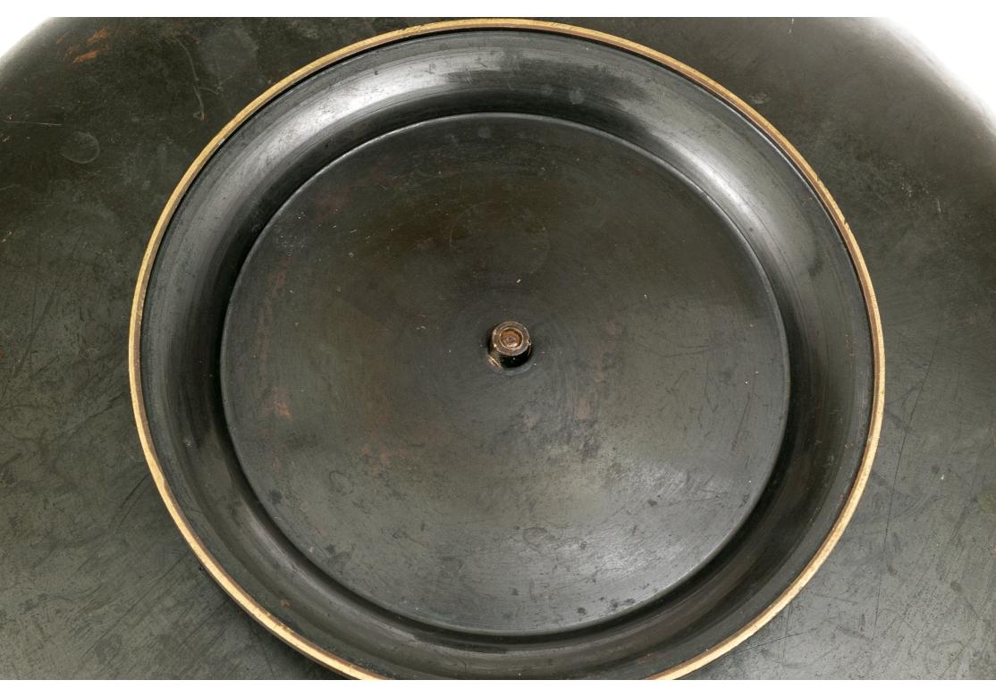 Vaso in bronzo francese del XIX secolo montato su un piatto in stile giapponese in vendita 2
