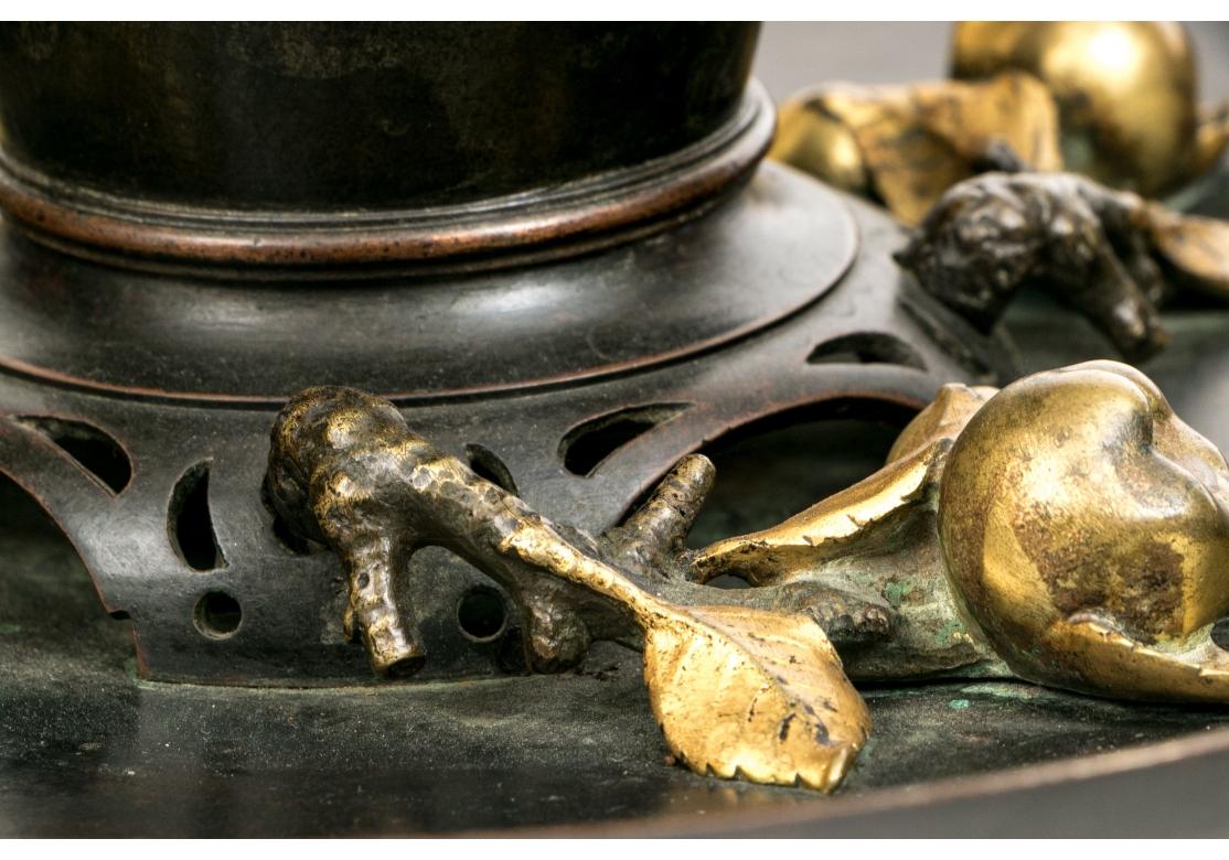 Vaso in bronzo francese del XIX secolo montato su un piatto in stile giapponese in vendita 3