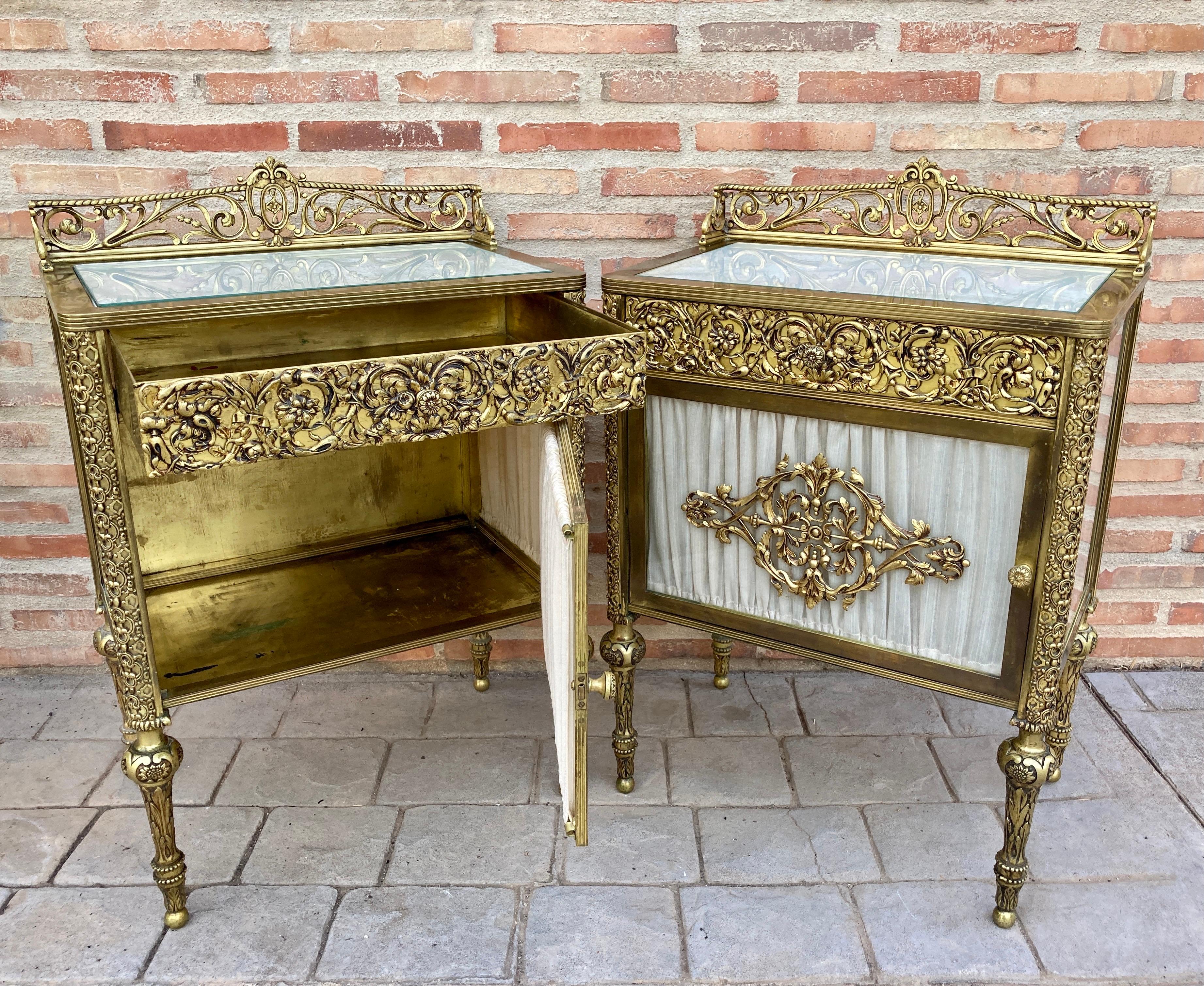 19th Century French Bronze Vitrine Nightstands with Glass Doors and Brass Drawer For Sale 1