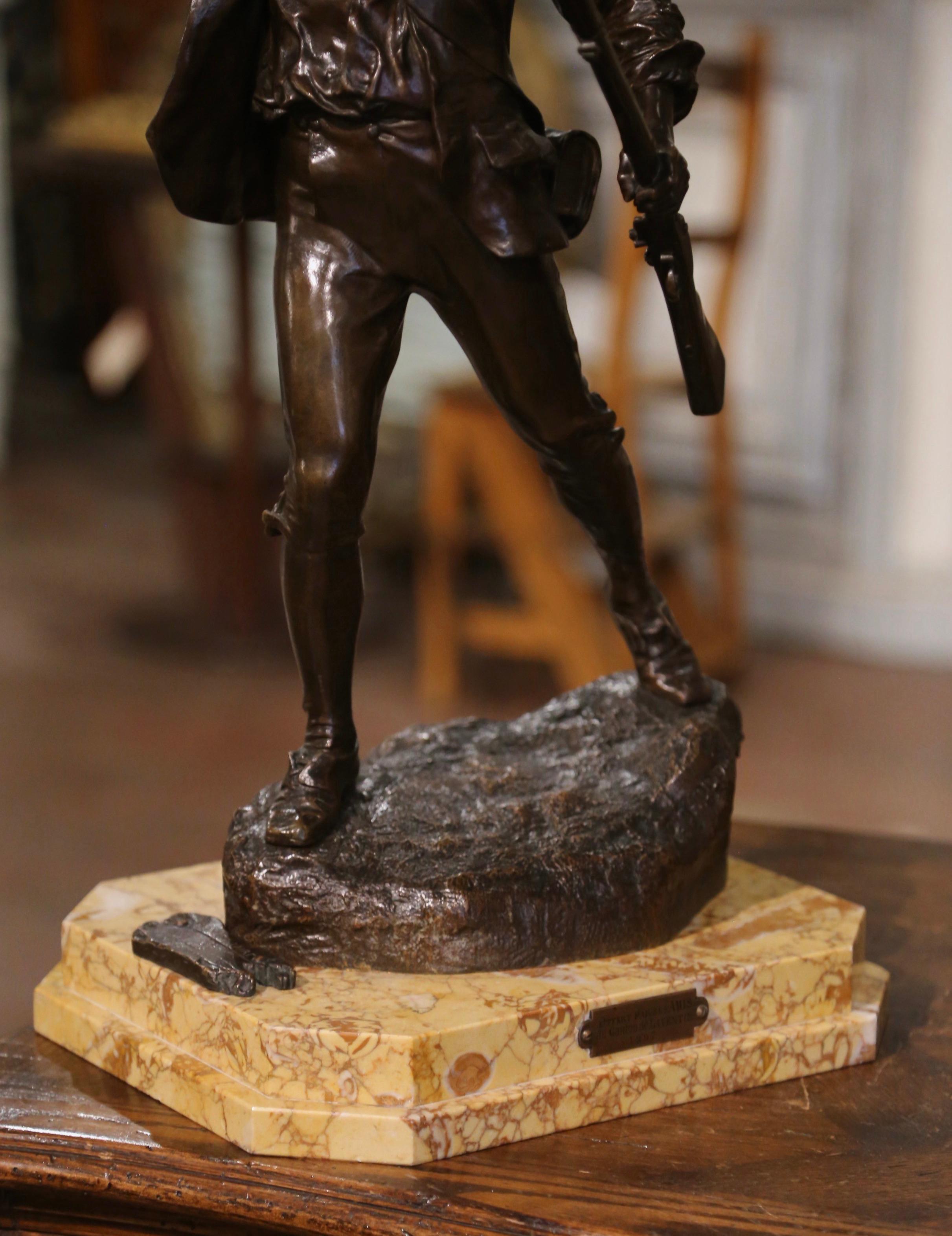 Fait main « Volontaire de 92 » en bronze français du 19ème siècle sur socle en marbre signé P. Choppin en vente
