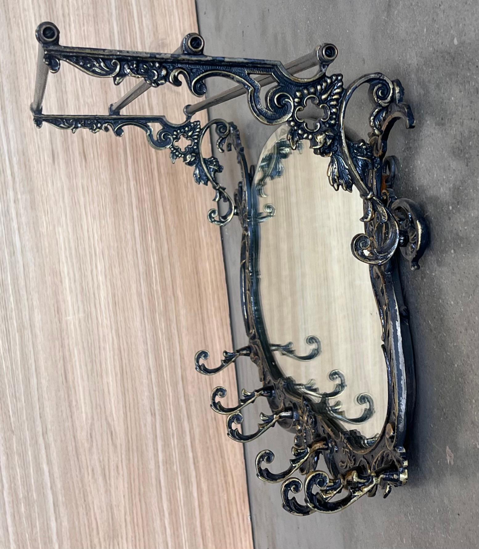 Francese Appendiabiti da parete in bronzo del XIX secolo con specchio in vendita