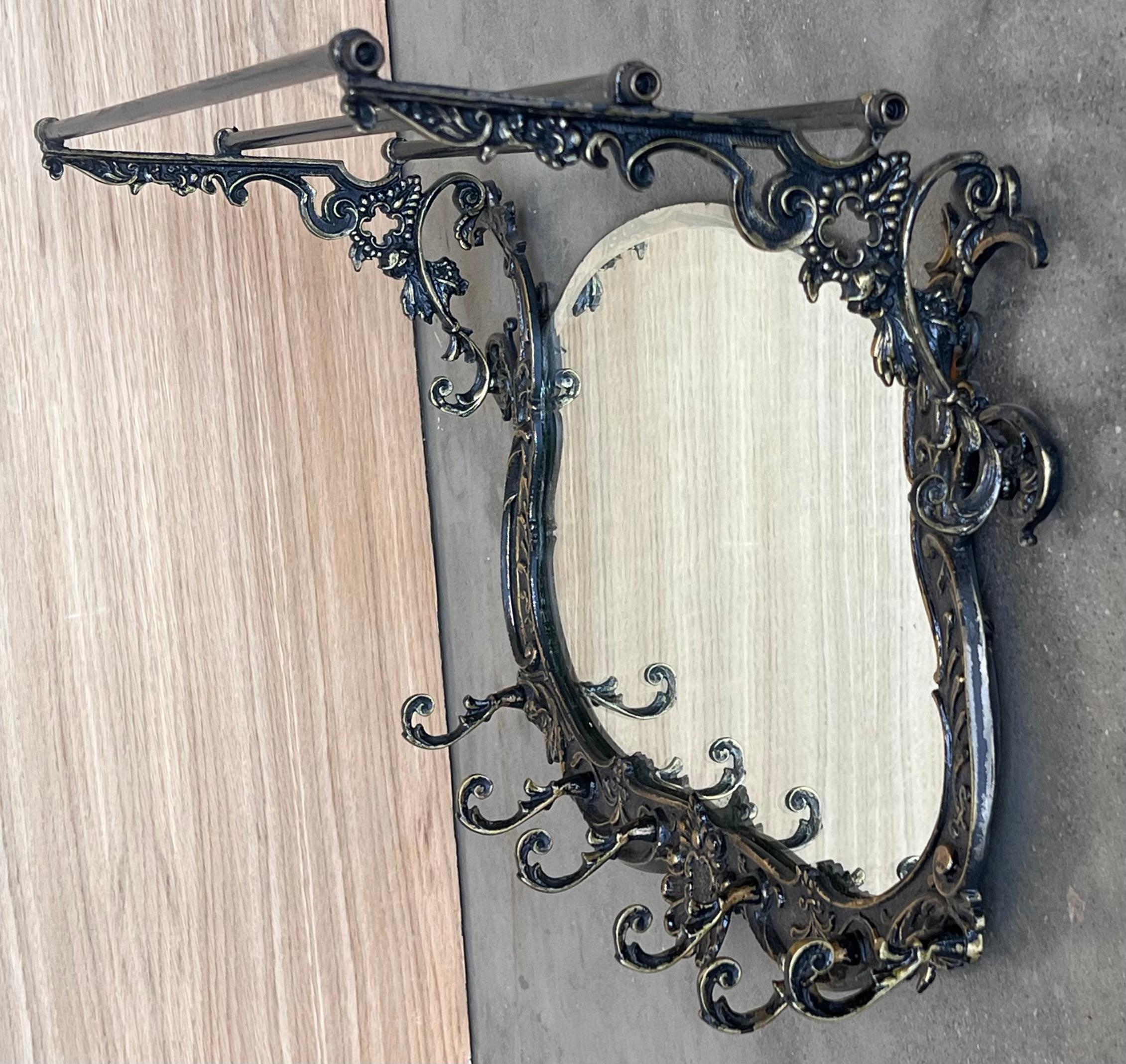 Appendiabiti da parete in bronzo del XIX secolo con specchio In condizioni buone in vendita a Miami, FL