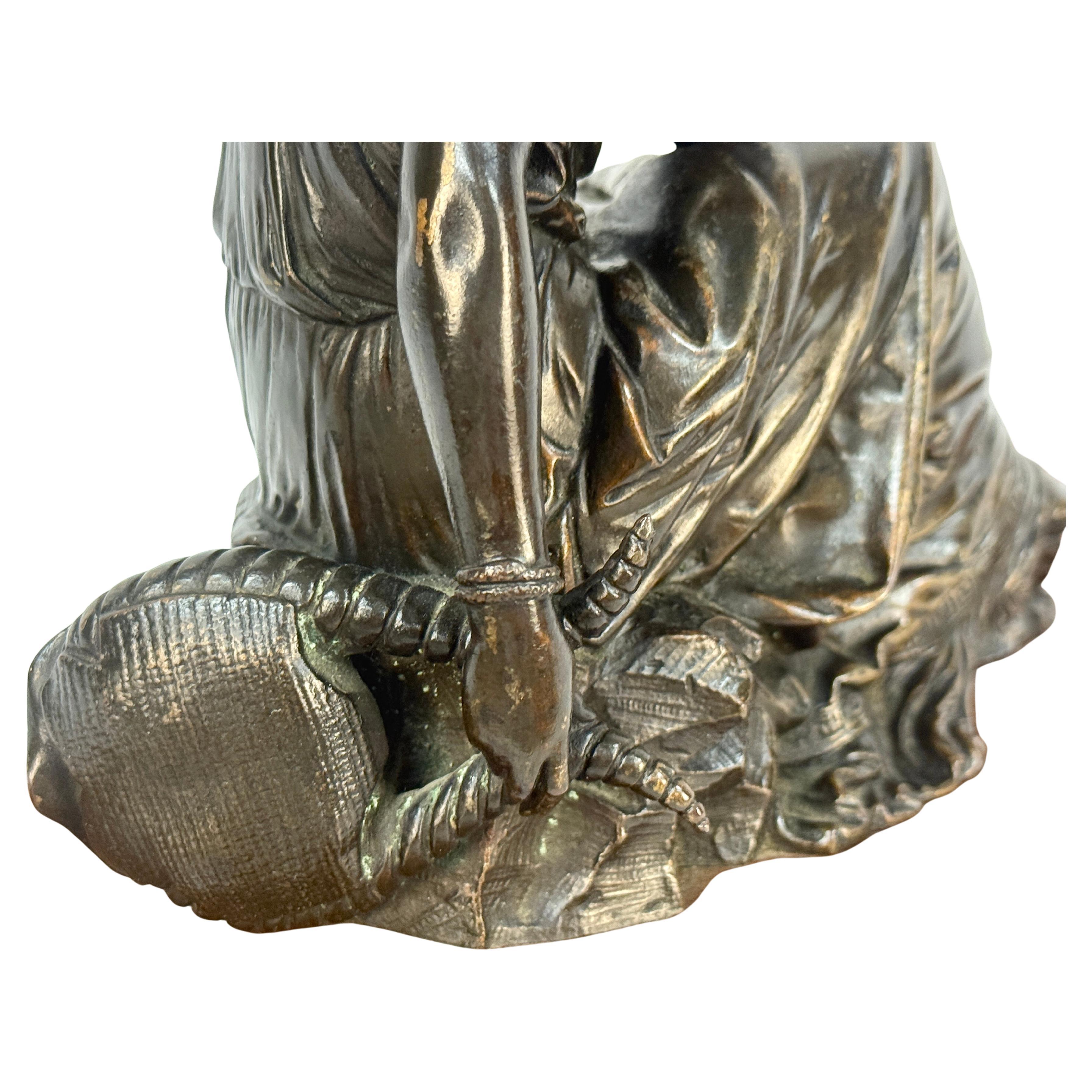 Scultura in bronzo francese del XIX secolo: donna con lira in vendita 1