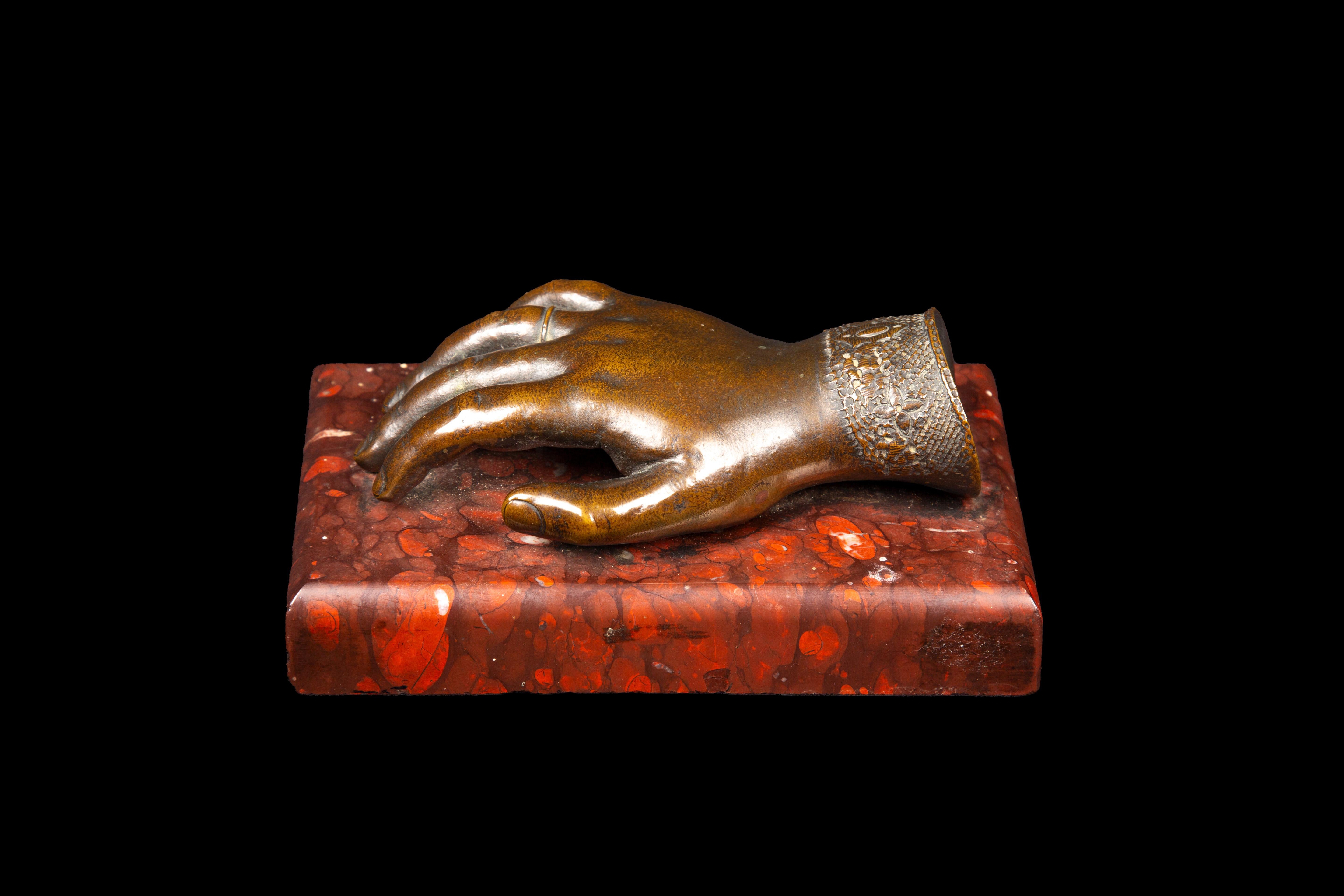 Französische Bronze-Frauenhand aus dem 19. Jahrhundert auf einem Marmorsockel (Napoleon III.) im Angebot
