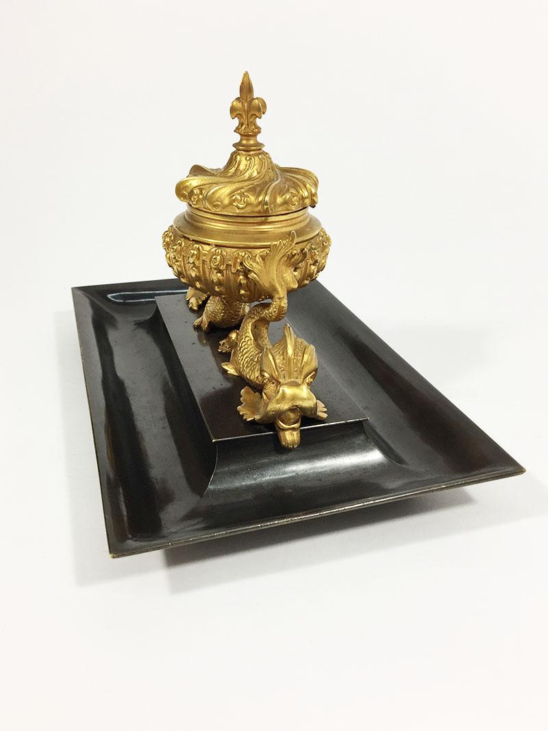 19th century French bronze and gilt dolphin inkwell

The inkwell is all bronze and the inkwell itself supported by two Dolphins is gilded

The measurements are 16 cm high, 25.8 cm wide and the depth is 15.5 cm
The weight is approximate 2 kilos.