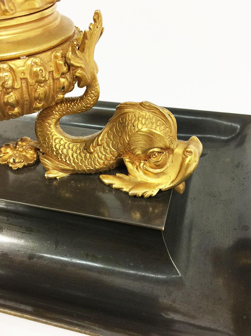 19th Century French Bronze and Gilt Dolphin Inkwell In Good Condition In Delft, NL