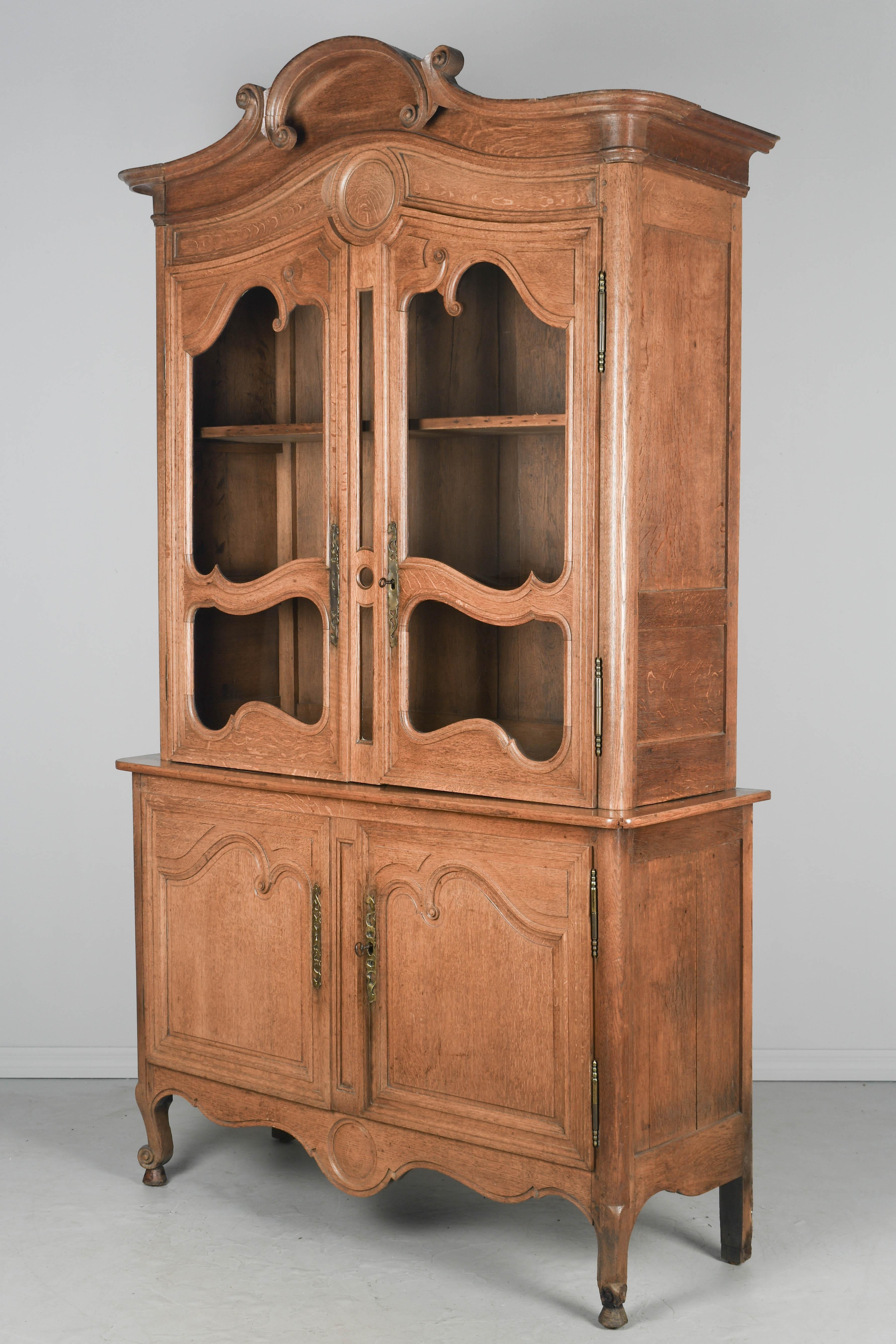 Französisches Buffet a Deux Corps oder Sideboard aus dem 19. Jahrhundert (Land) im Angebot