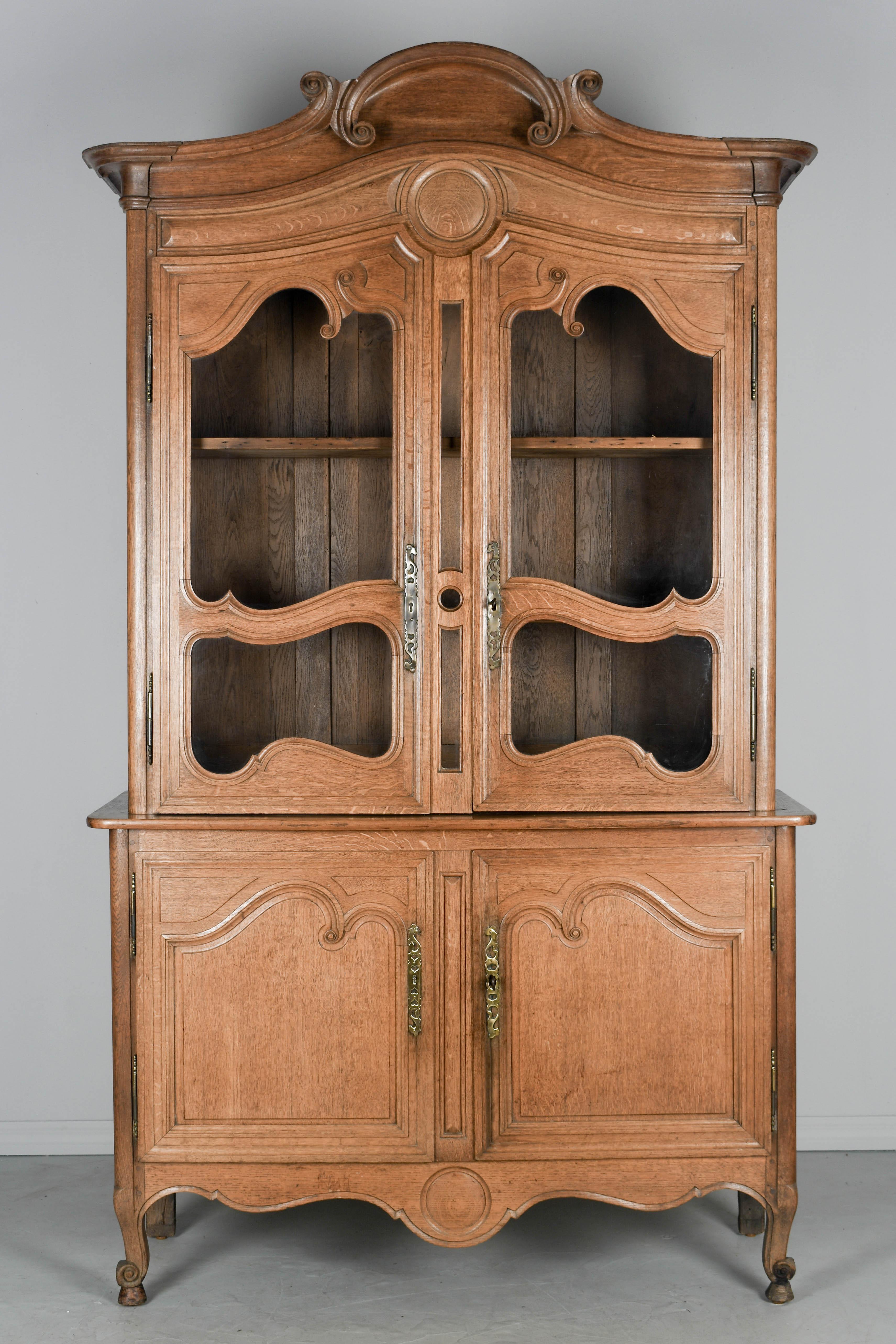 Französisches Buffet a Deux Corps oder Sideboard aus dem 19. Jahrhundert (Handgefertigt) im Angebot