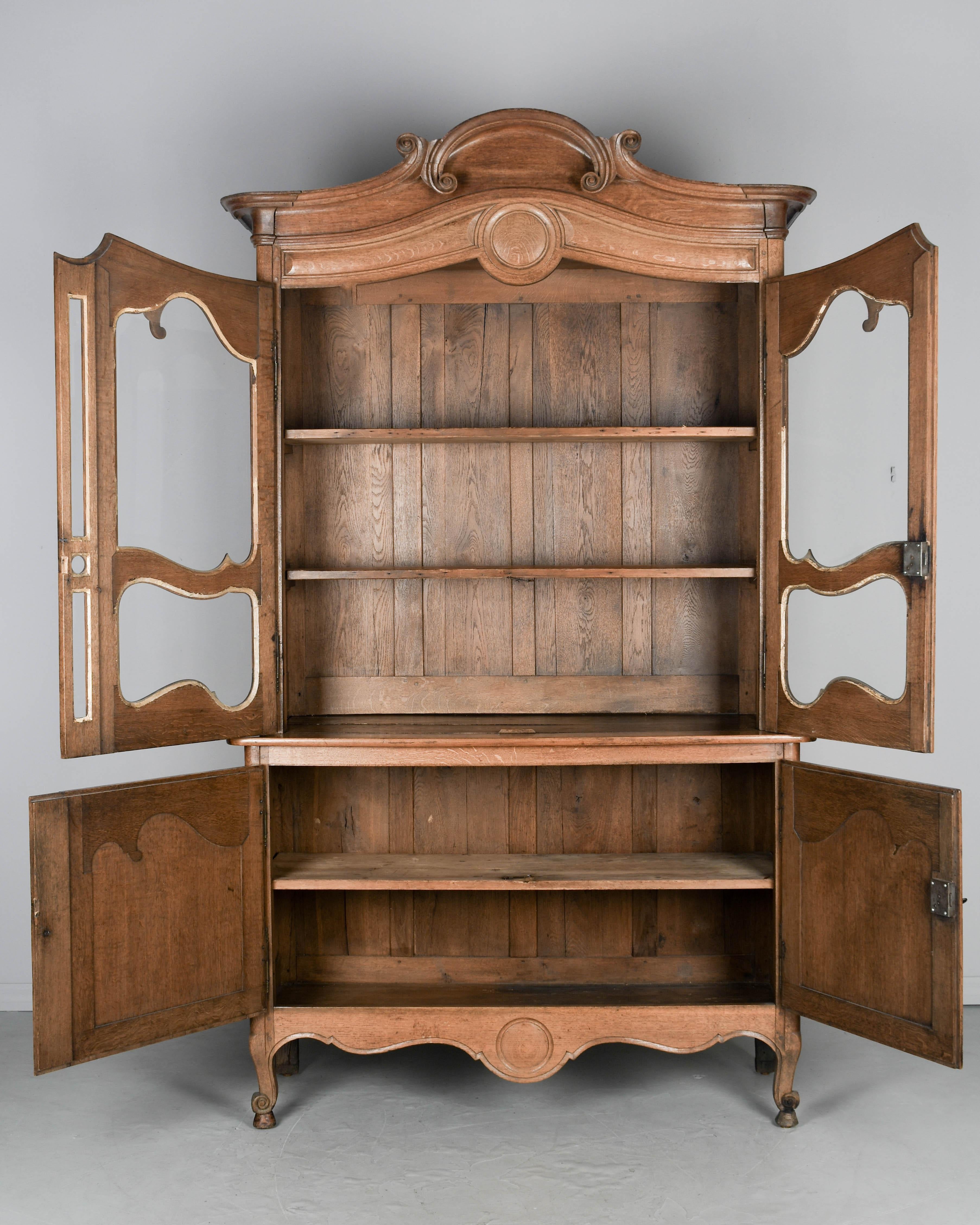 Französisches Buffet a Deux Corps oder Sideboard aus dem 19. Jahrhundert im Zustand „Gut“ im Angebot in Winter Park, FL
