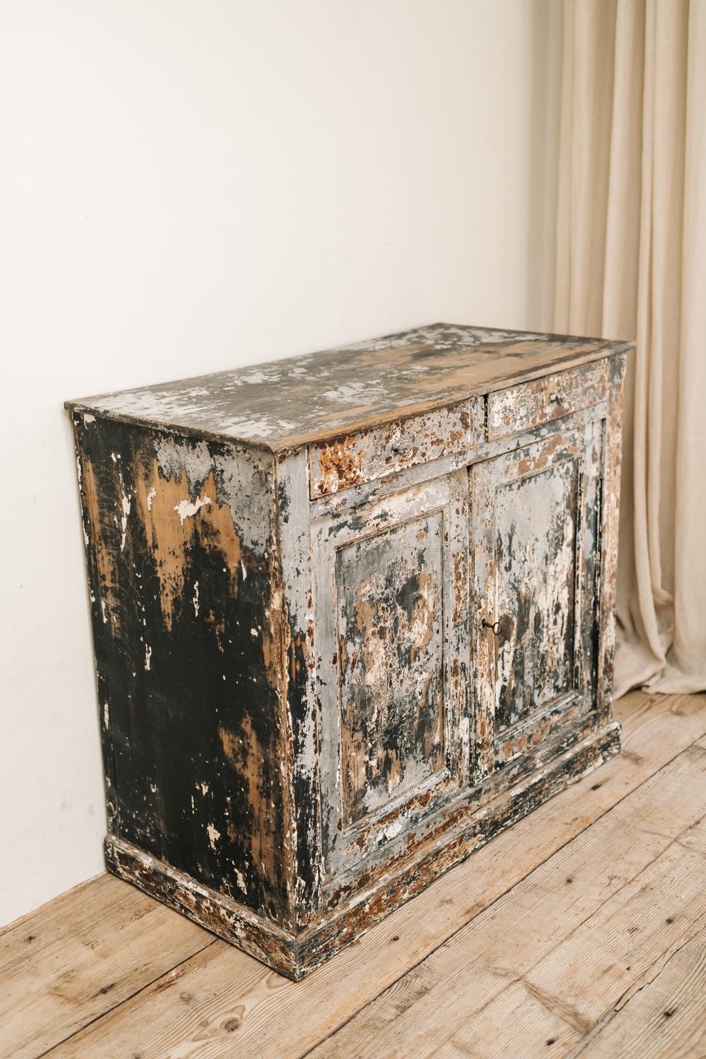Sublime distressed patina, just as we like it, genuine 19th century French cabinet, rests of old paint.