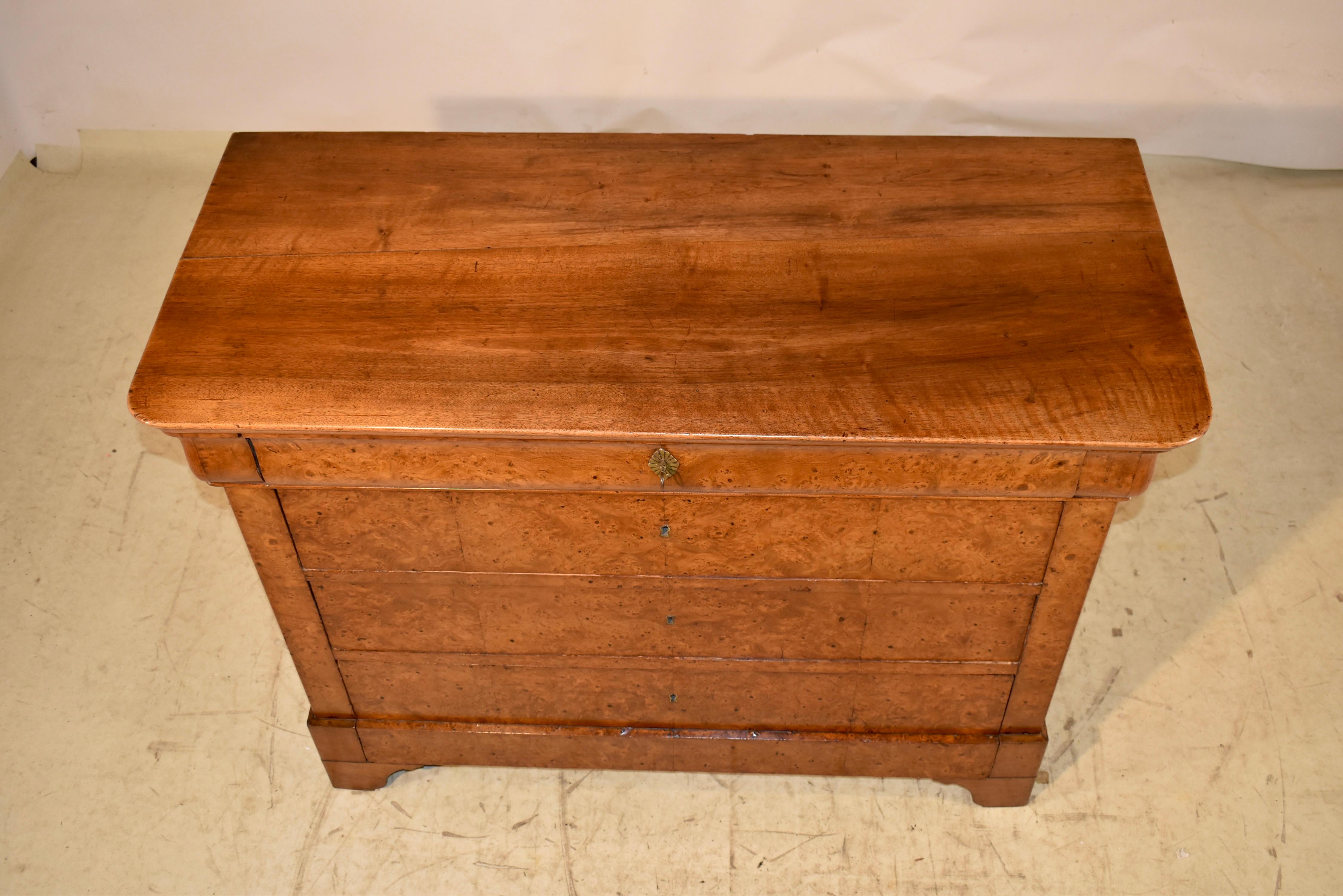 Commode francese in radica di noce del XIX secolo in vendita 2
