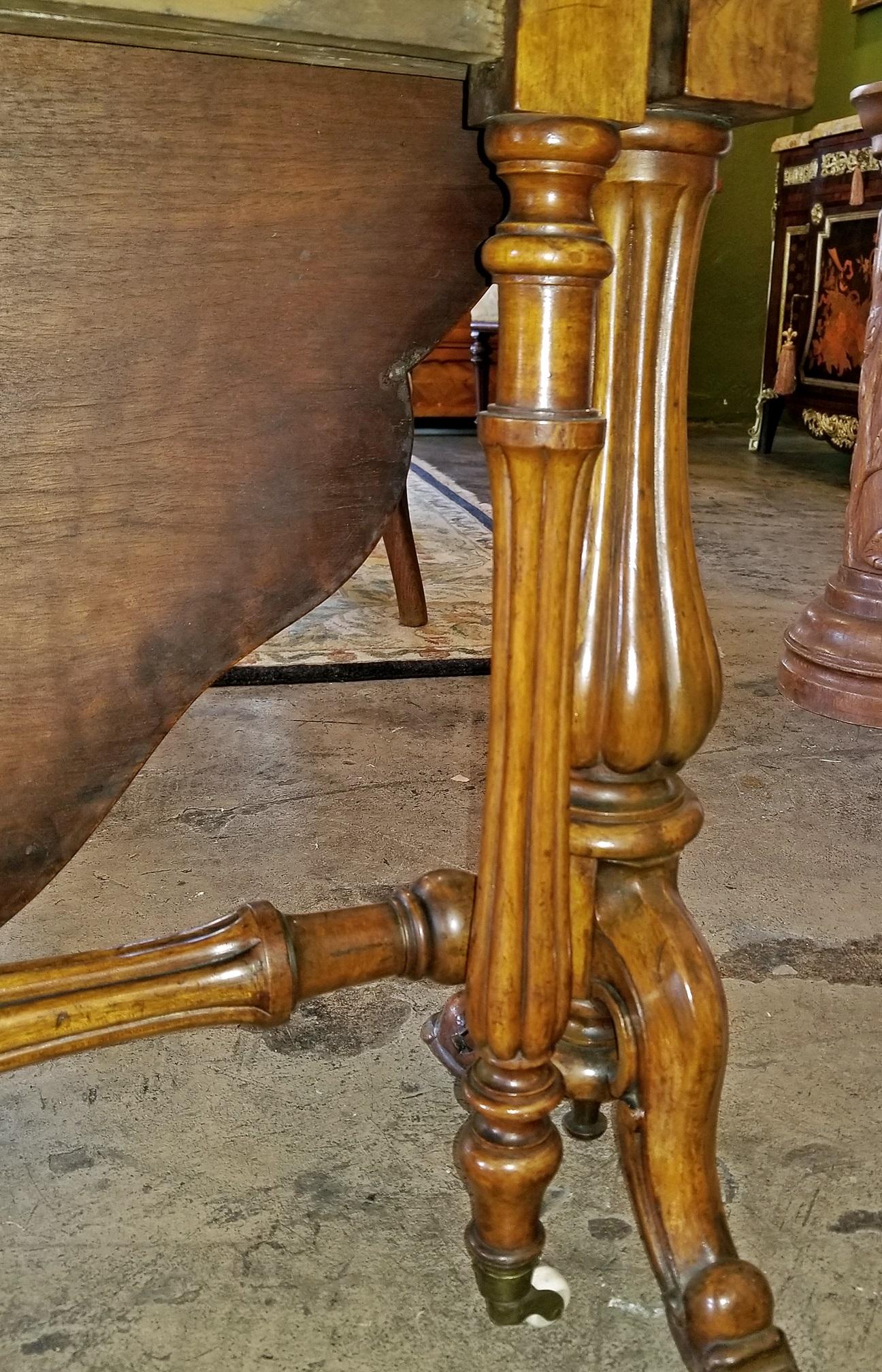 Table Sutherland anglaise en ronce de noyer du 19ème siècle en vente 8