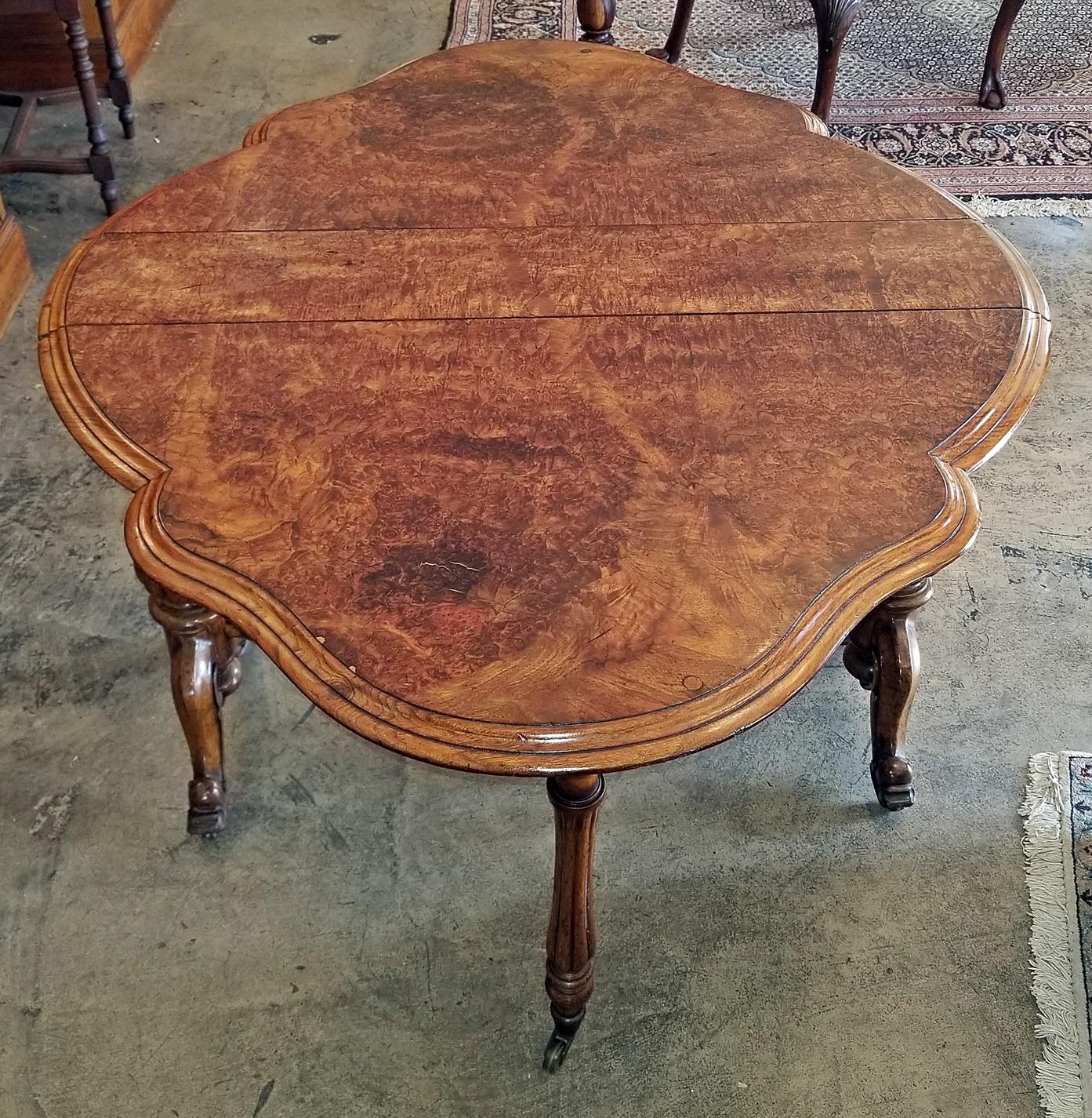 Table Sutherland anglaise en ronce de noyer du 19ème siècle en vente 9