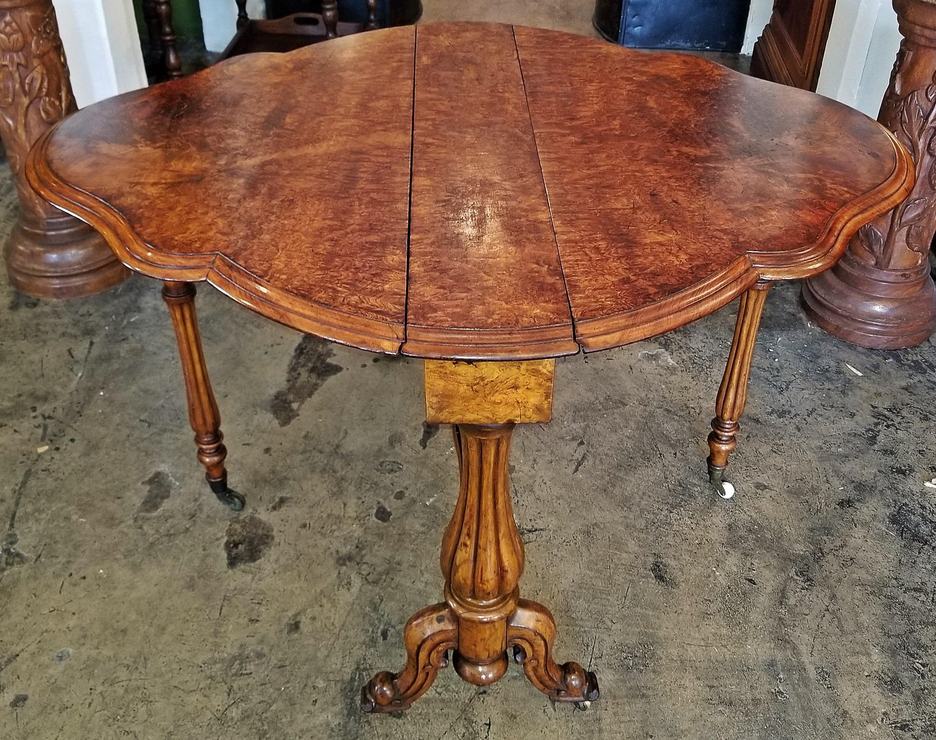 19th Century English Burl Walnut Sutherland Table In Good Condition For Sale In Dallas, TX