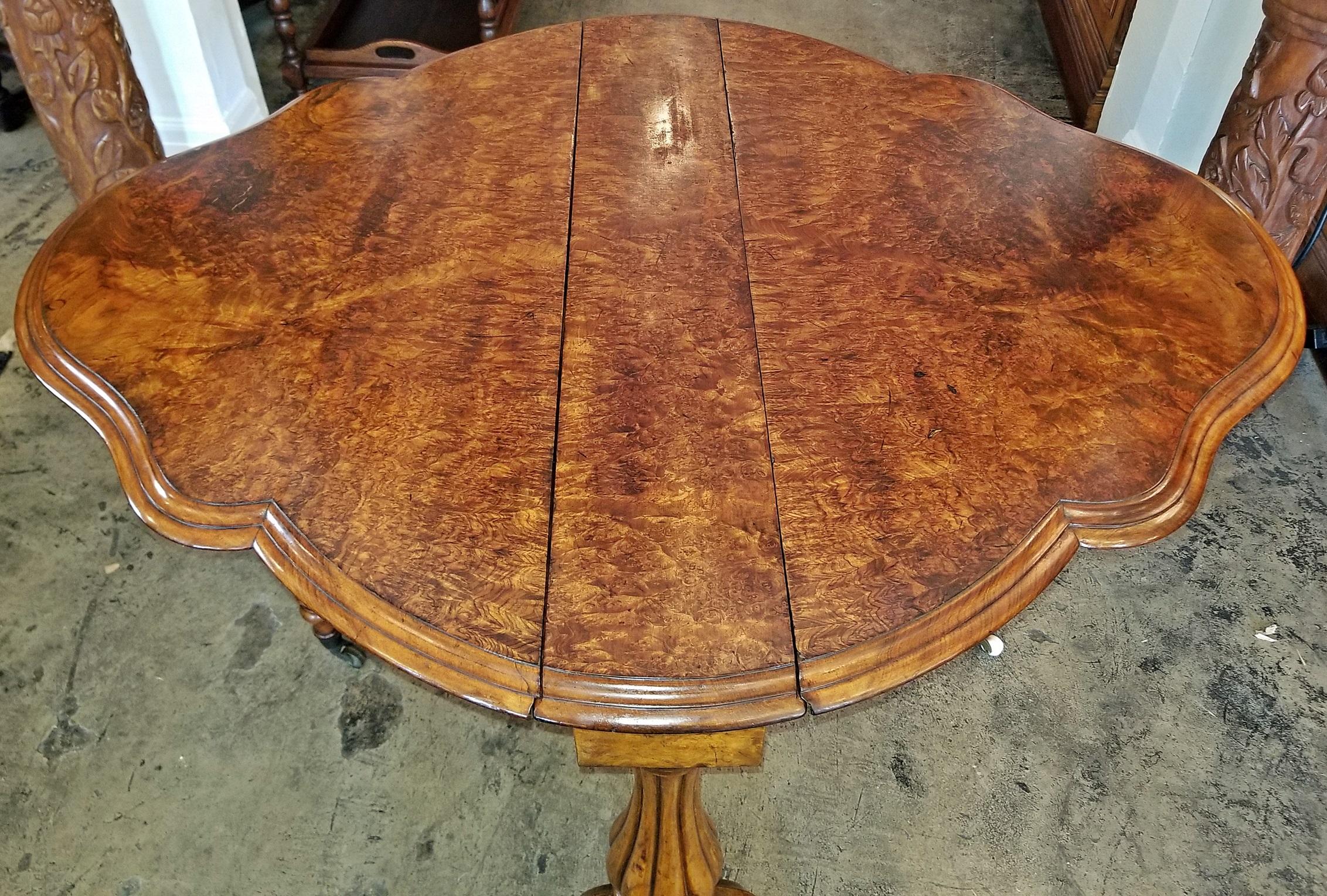 Table Sutherland anglaise en ronce de noyer du 19ème siècle en vente 1