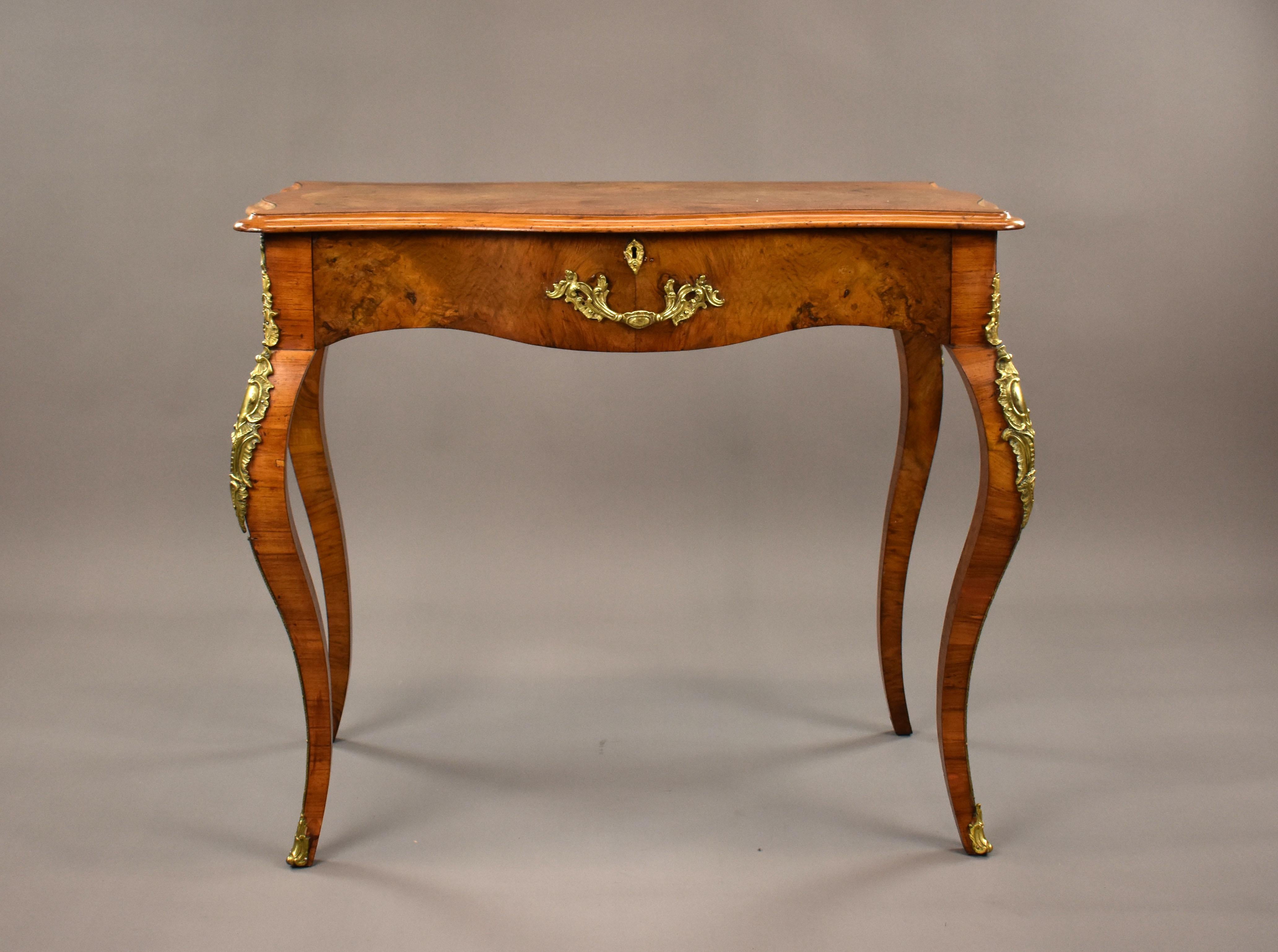 19th Century French Burl Walnut Writing Table In Good Condition For Sale In Chelmsford, Essex