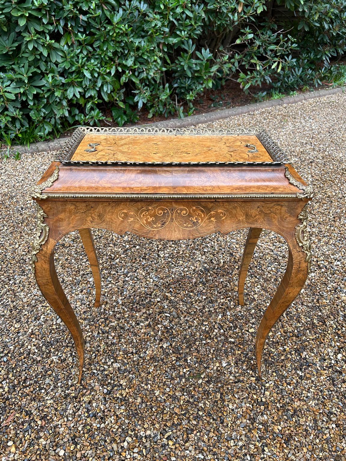 A very rare highly decorative and superb quality 19th century freestanding Burr Walnut and Marquetry French Jardiniere/planter/cooler, the rectangular lift up lid to reveal a metal liner inside, the top of the lid is inlaid and has ormolu mounted